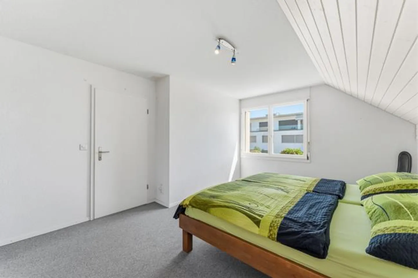 Casa angolare ben tenuta in una posizione tranquilla - Foto 8 di 17