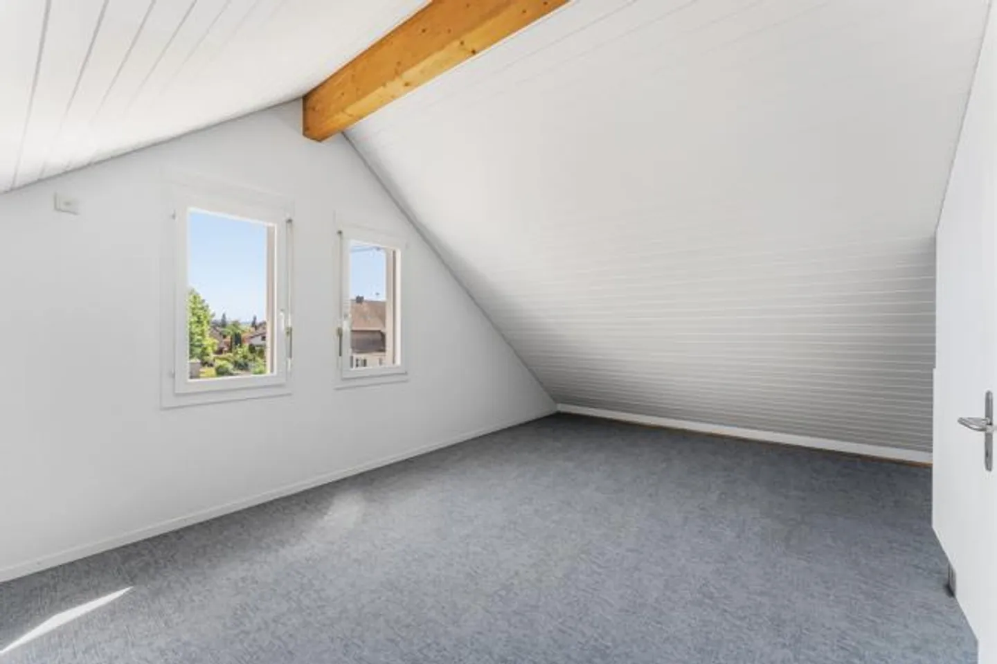 Casa angolare ben tenuta in una posizione tranquilla - Foto 9 di 17