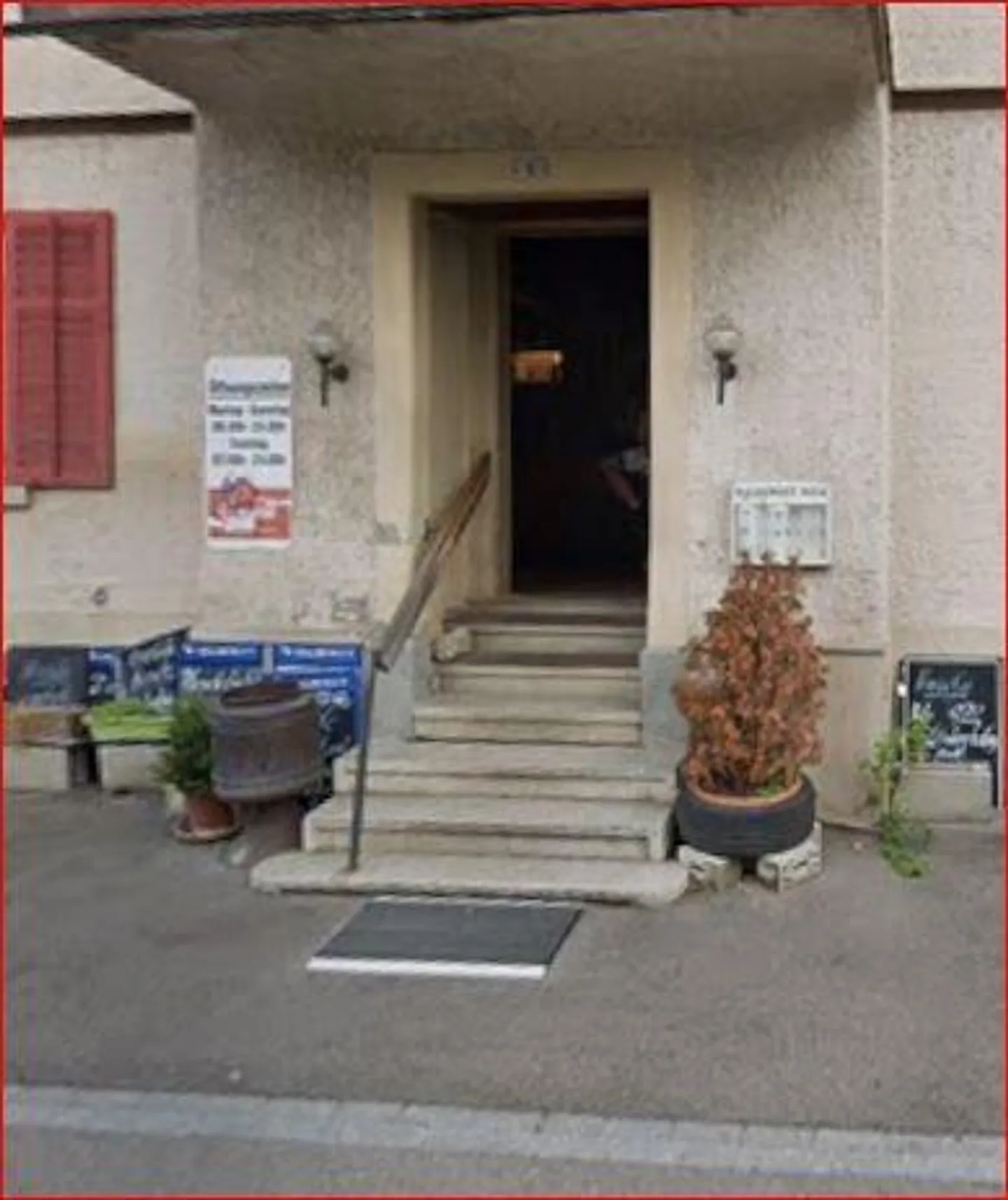 Edificio residenziale con ristorante e giardino - Foto 2 di 13