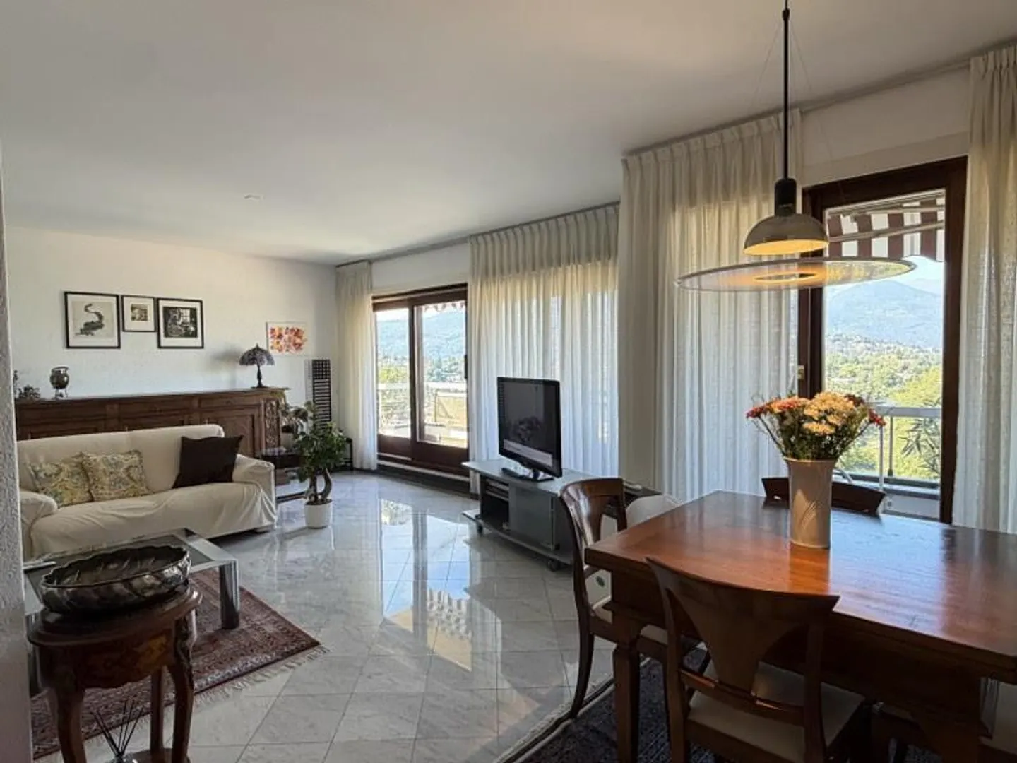 ELEGANTE DACHGESCHOSSWOHNUNG MIT PANORAMATERRASSE UND SEEBLICK - Foto 6 von 13