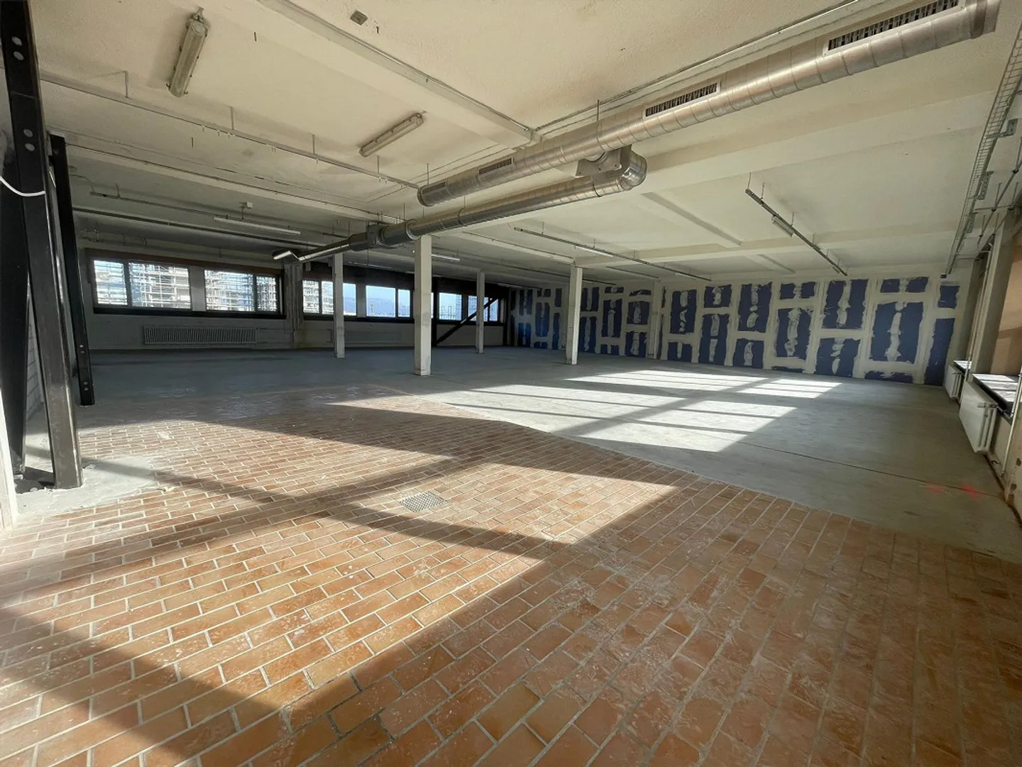 Commercial space in "Zentrale Pratteln" - make your dreams come true - Photo 2 of 5