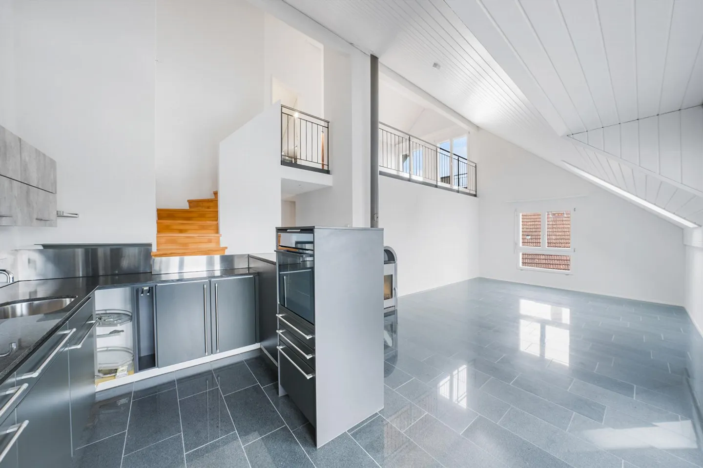 Maisonette spacieuse avec balcons - Photo 1 sur 13