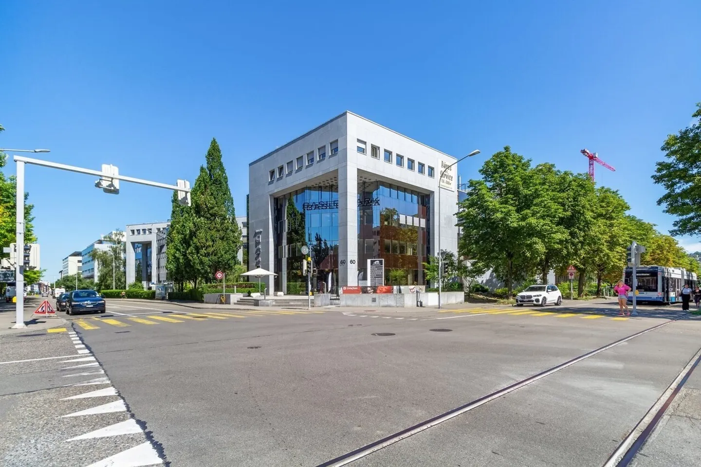 Baslerpark - business as unusual - Photo 2 of 12