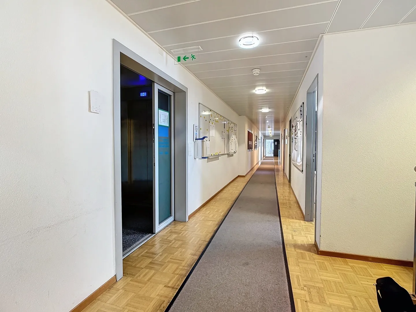 VERWALTUNGSFLÄCHE VON CA. 490 M² IM 4. STOCK - SÜDOSTFLÜGEL - Foto 3 von 15