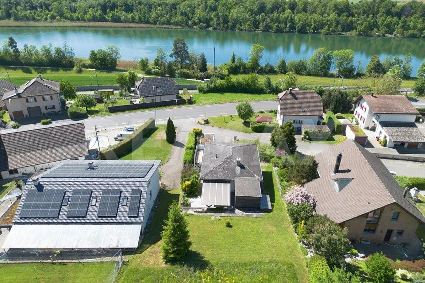 Maison individuelle de 5 pièces avec pergola couverte et jardin d'hiver - Photo 2 sur 13