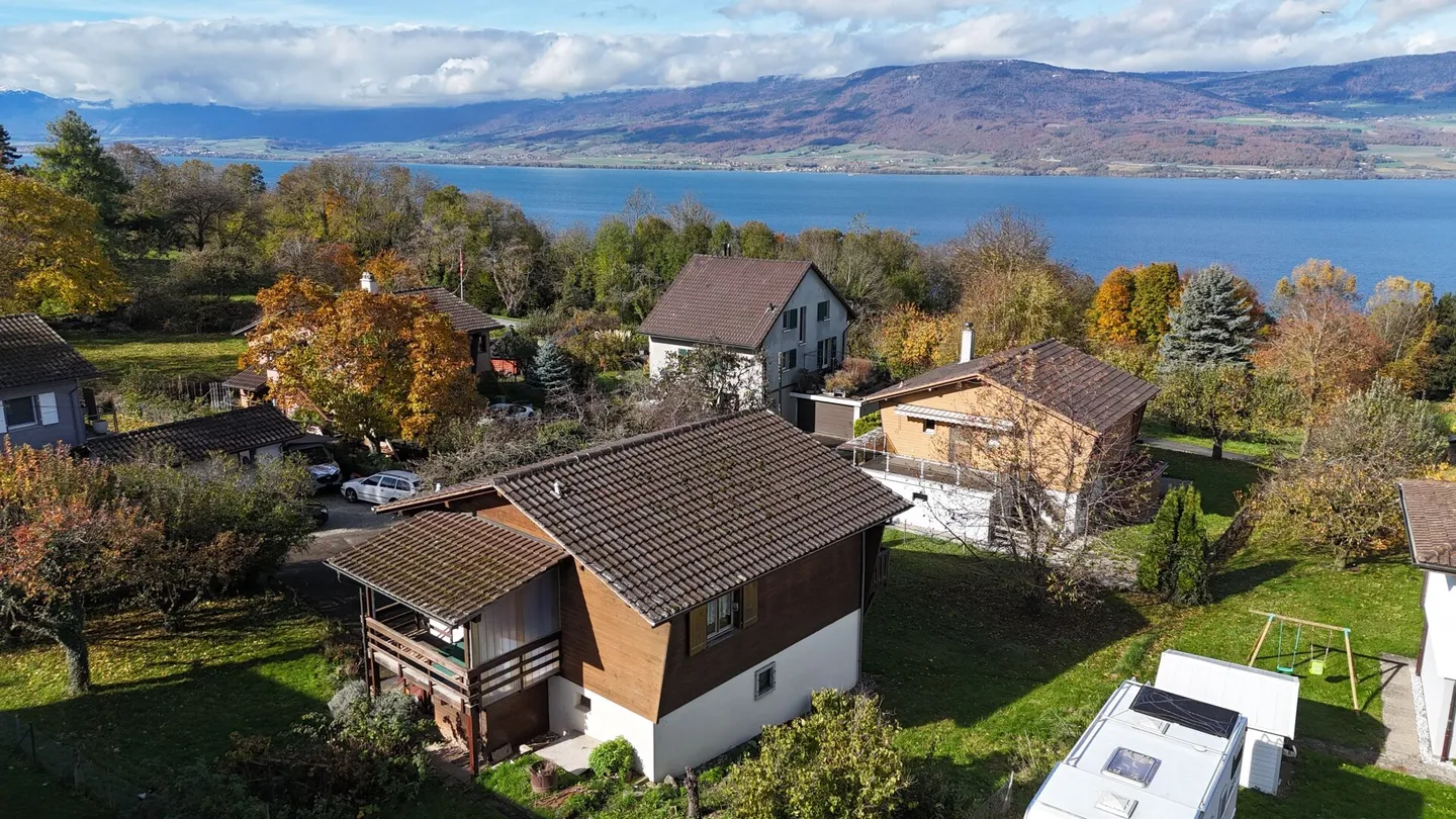 CHARMANTES EINZELCHALET MIT BICK ÜBER DEN SEE! - Foto 13 von 17