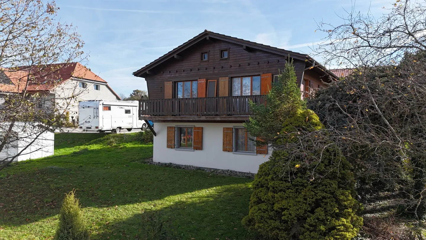 CHARMANTES EINZELCHALET MIT BICK ÜBER DEN SEE! - Foto 14 von 17