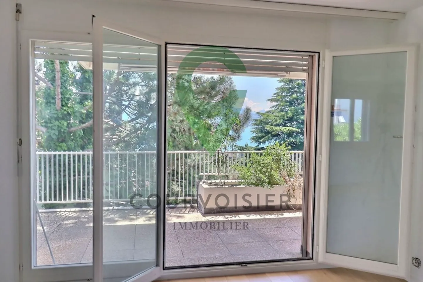 Magnifico appartamento di 2,5 locali ristrutturato con gusto a Pully - Foto 7 di 9