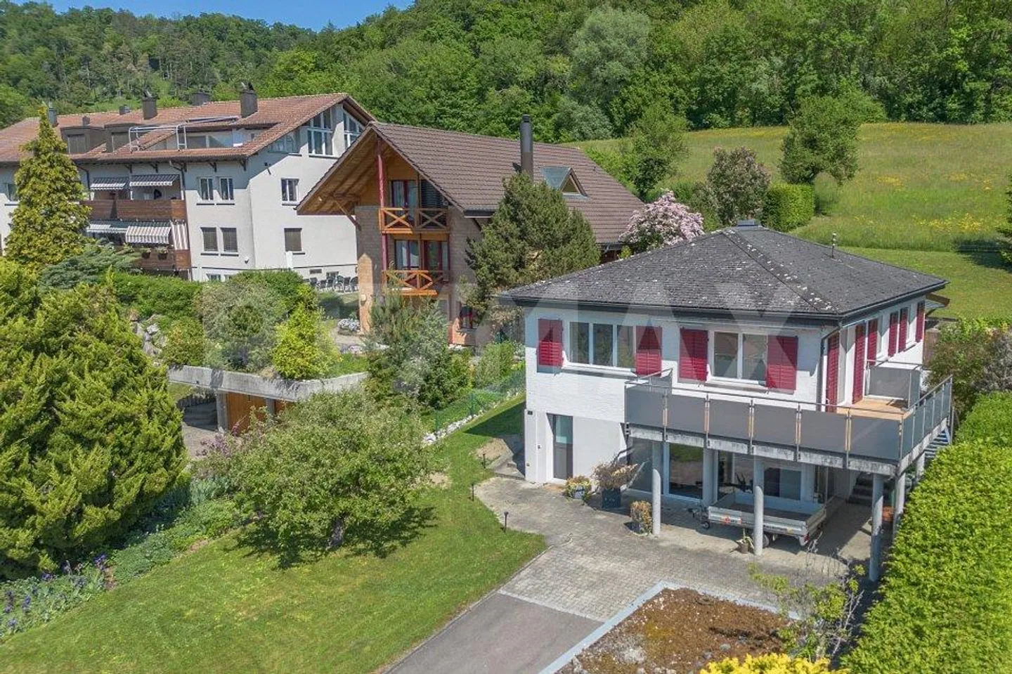 Maison individuelle de 5 pièces avec pergola couverte et jardin d'hiver - Photo 1 sur 13