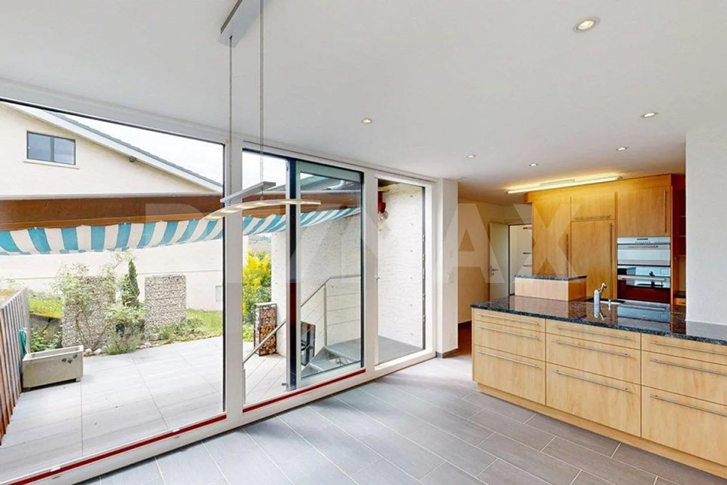 Maison individuelle de 5 pièces avec pergola couverte et jardin d'hiver - Photo 8 sur 13