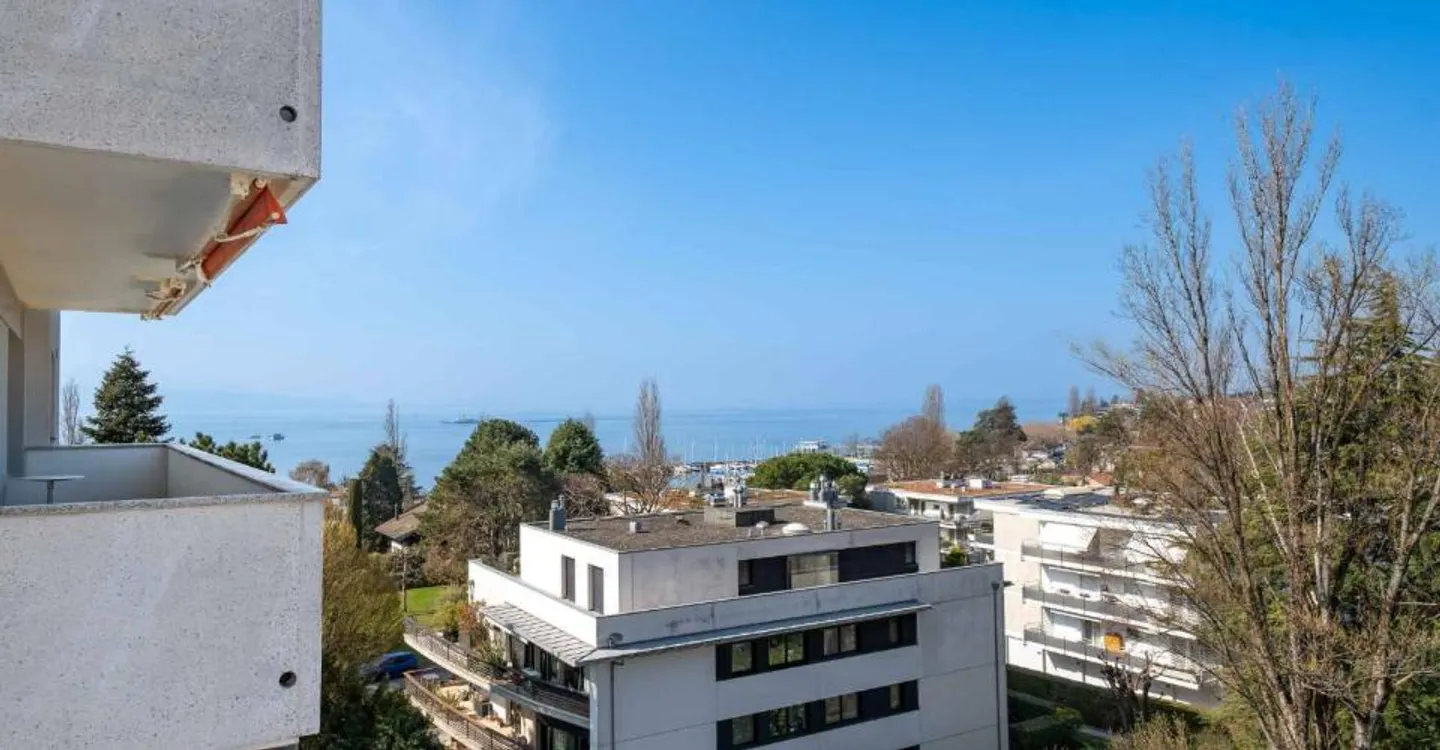 Superbo appartamento ristrutturato di 3,5 locali con vista lago - Foto 2 di 4