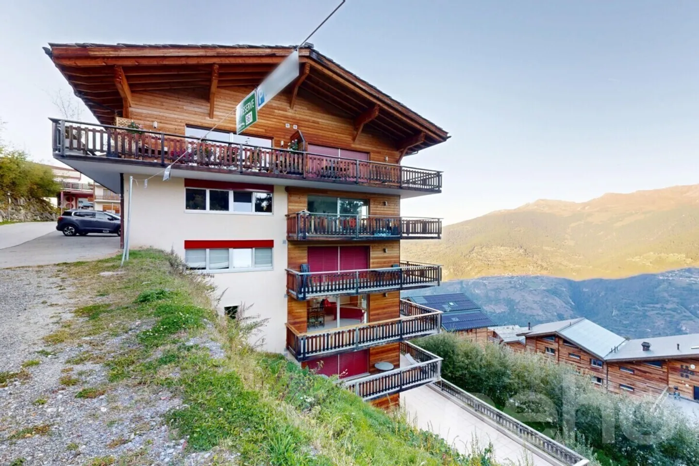 Magnificent apartment with terrace 50m² facing the peaks - Photo 2 of 12