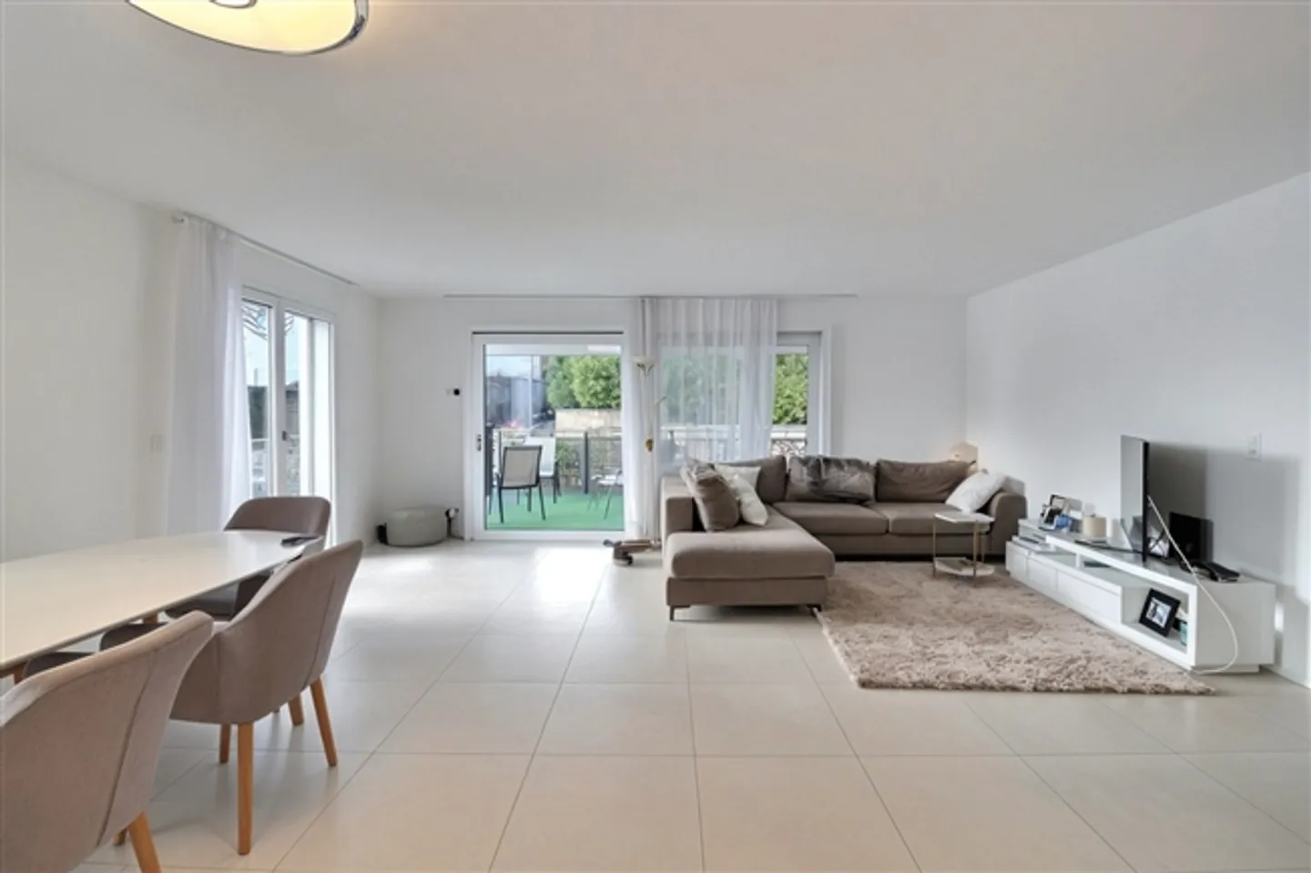 «Geräumige Wohnung und großer Balkon» - Foto 3 von 10