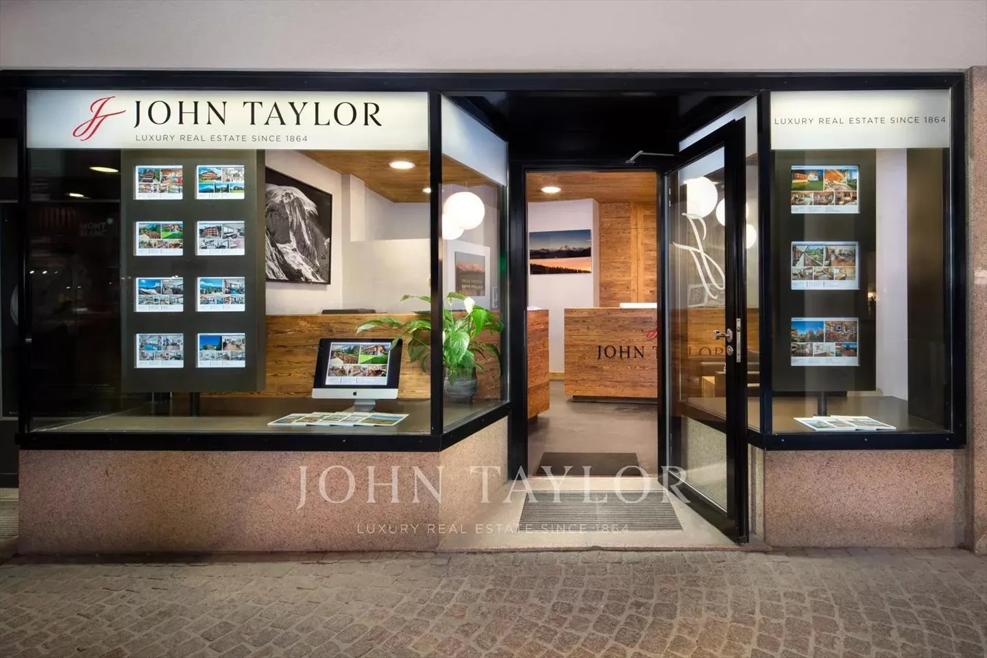 Chalet 9.5 rooms - Photo 2 of 2