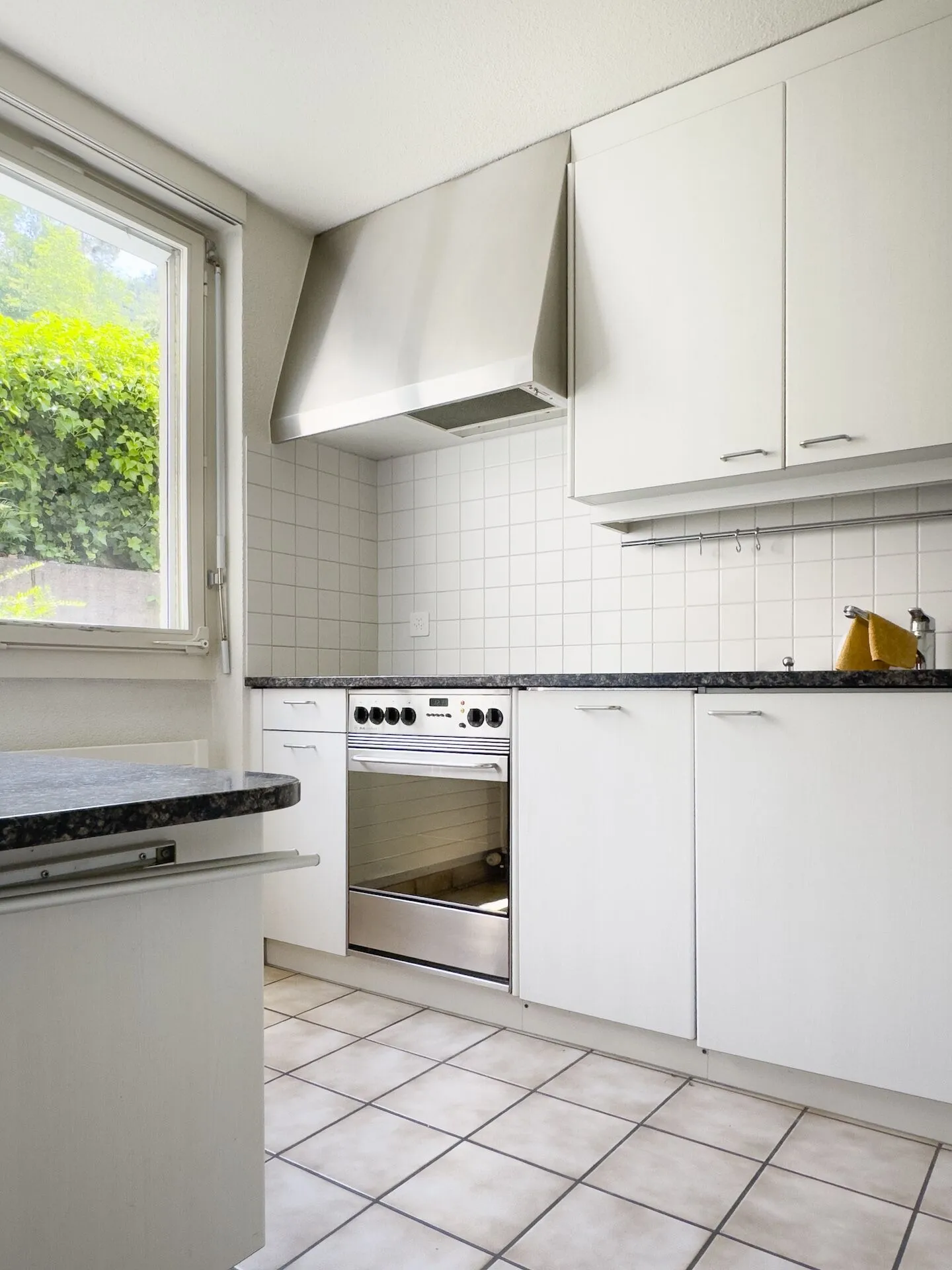 3.5-room terraced house, originally 4.5 rooms, with easy-care surroundings, single garage and beautiful view location at the gateway to the city of Thun - Photo 6 of 27