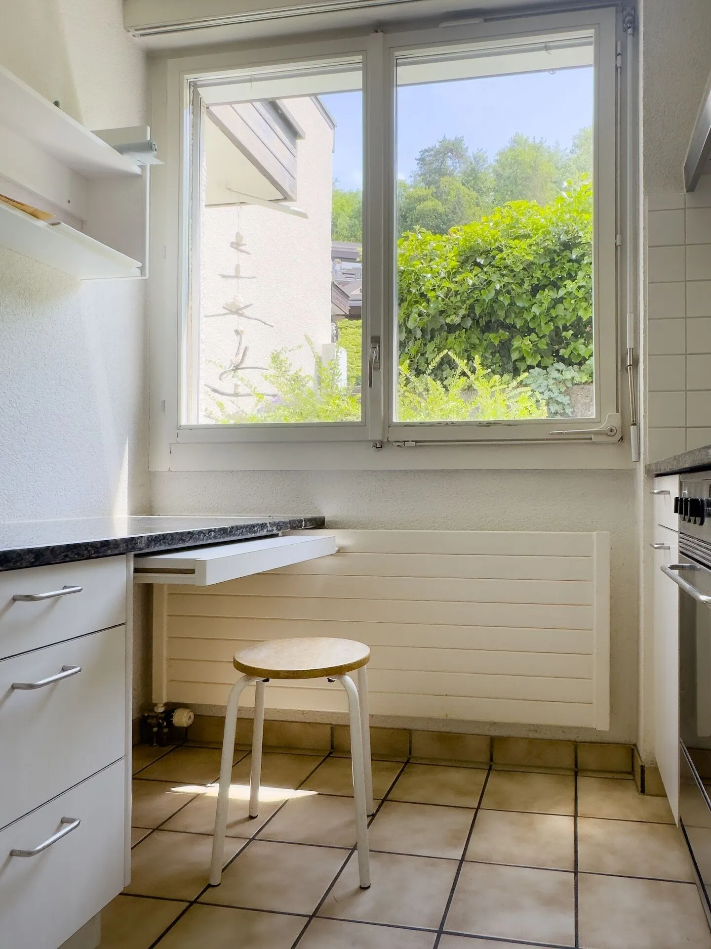 3.5-room terraced house, originally 4.5 rooms, with easy-care surroundings, single garage and beautiful view location at the gateway to the city of Thun - Photo 7 of 27