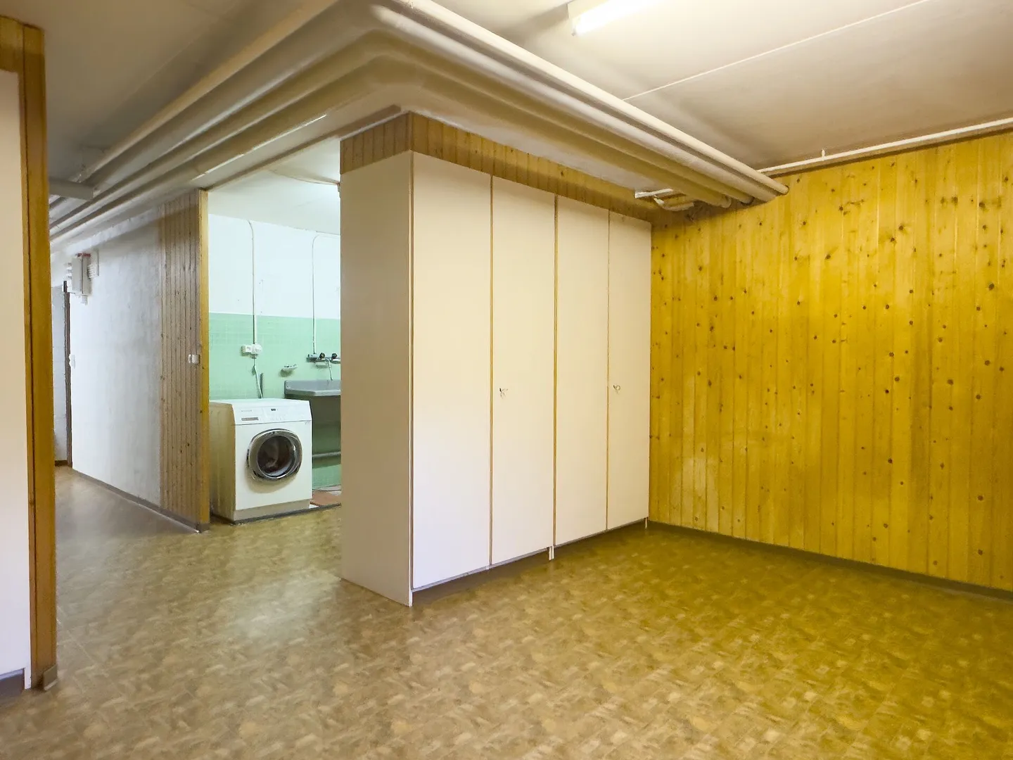 3.5-room terraced house, originally 4.5 rooms, with easy-care surroundings, single garage and beautiful view location at the gateway to the city of Thun - Photo 18 of 27