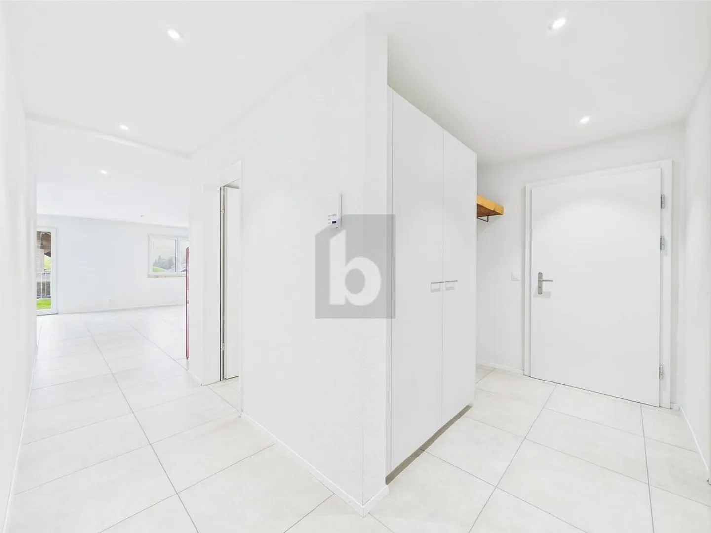 TOP PREIS! GRÖSSZÜGIG UND ZENTRAL - Foto 2 von 6