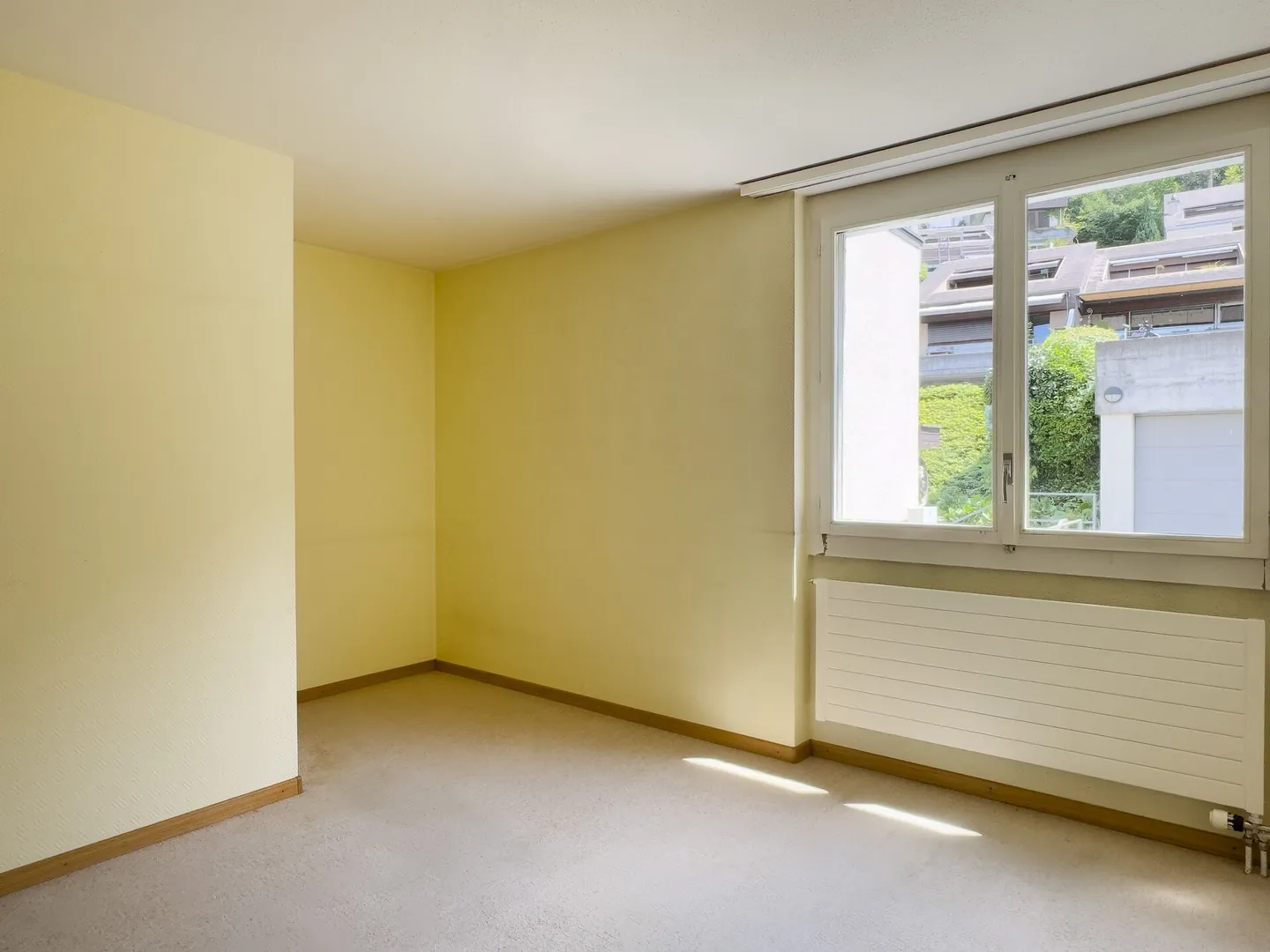 3.5-room terraced house, originally 4.5 rooms, with easy-care surroundings, single garage and beautiful view location at the gateway to the city of Thun - Photo 17 of 27