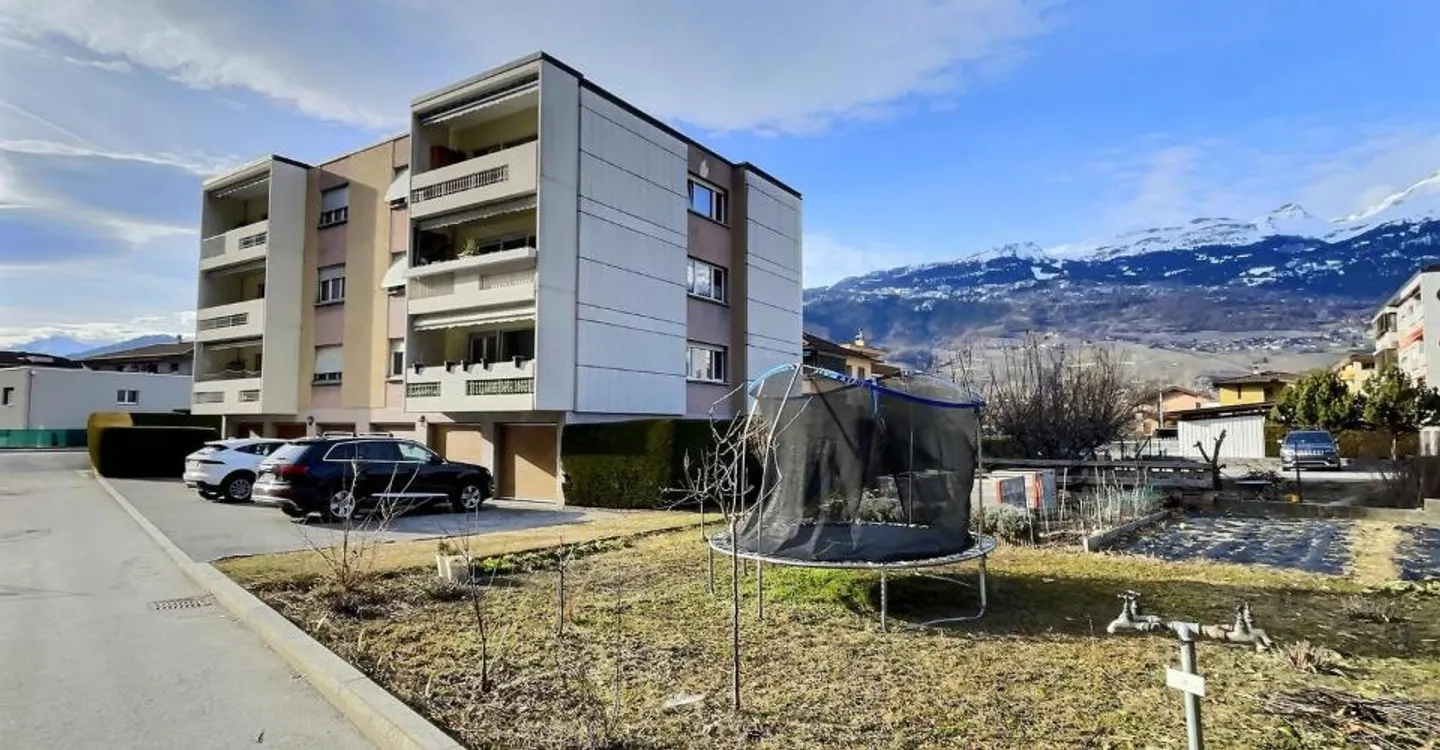 Charmante Attikwohnung mit Aussicht - Foto 2 von 13