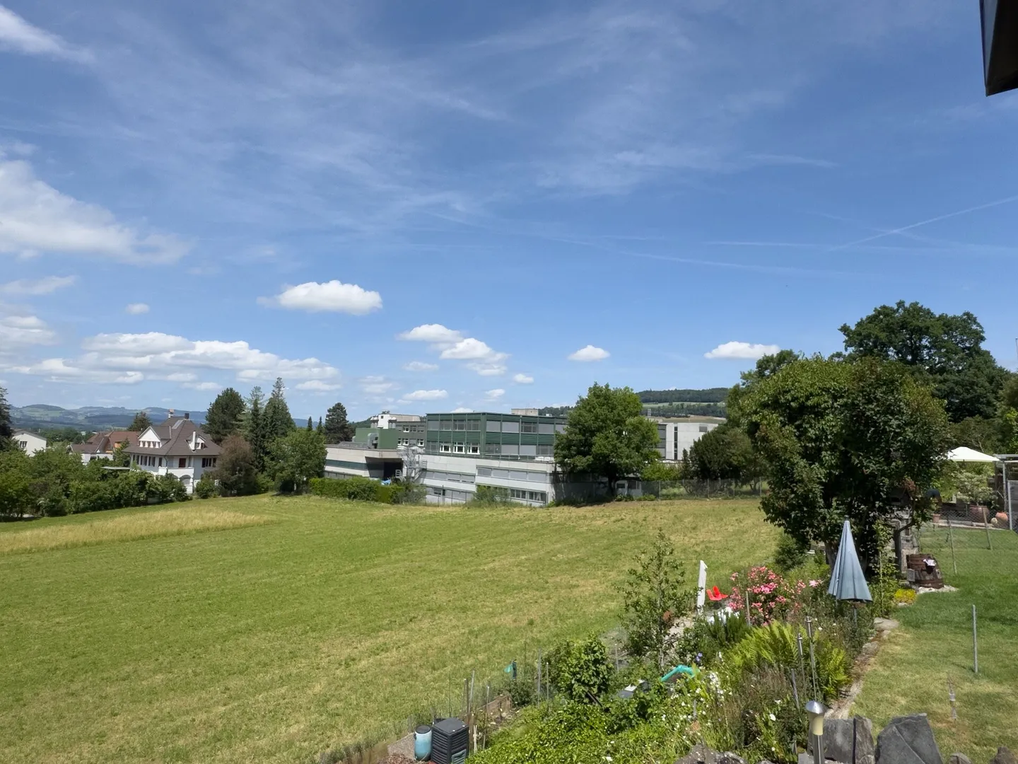 3.5-room terraced house, originally 4.5 rooms, with easy-care surroundings, single garage and beautiful view location at the gateway to the city of Thun - Photo 23 of 27