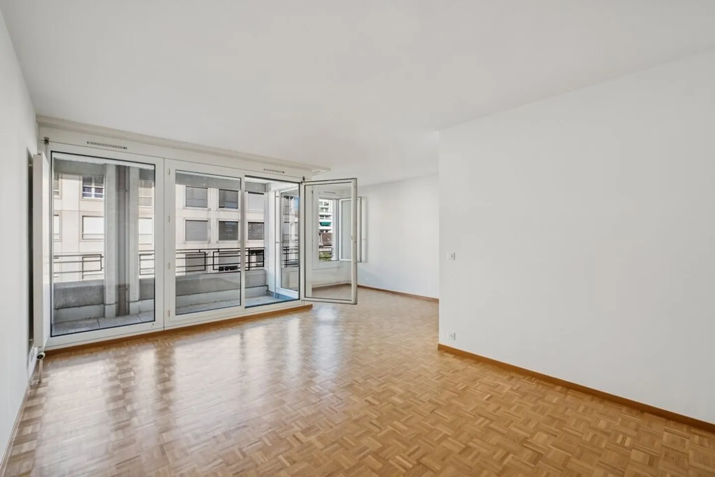 Sublime apartment in a quiet area close to the city center - Photo 2 of 10