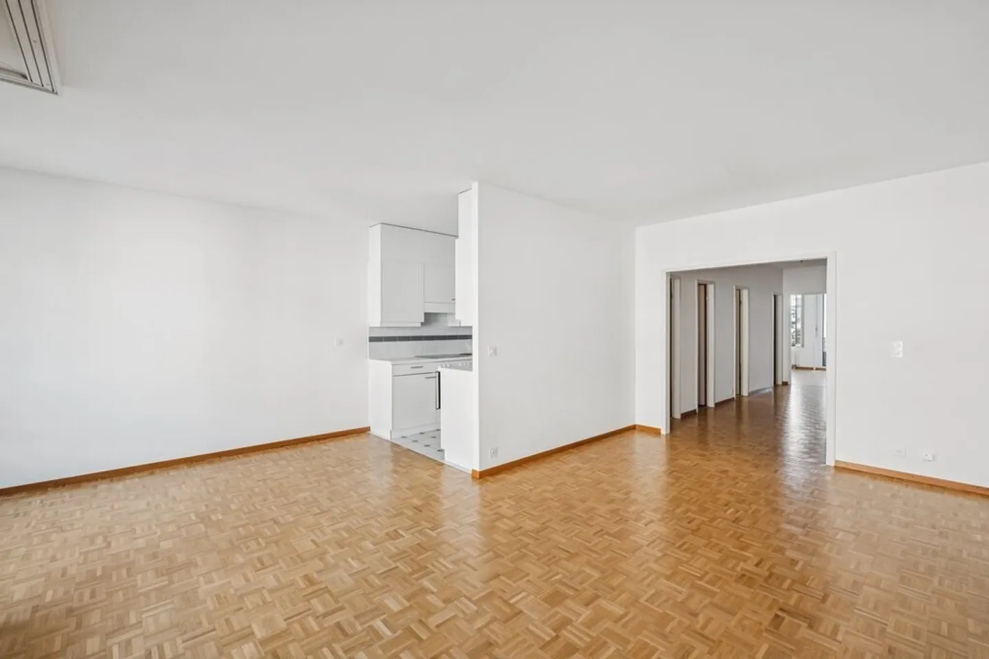 Sublime apartment in a quiet area close to the city center - Photo 3 of 10