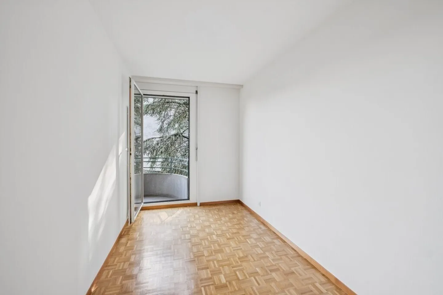 Sublime apartment in a quiet area close to the city center - Photo 8 of 10