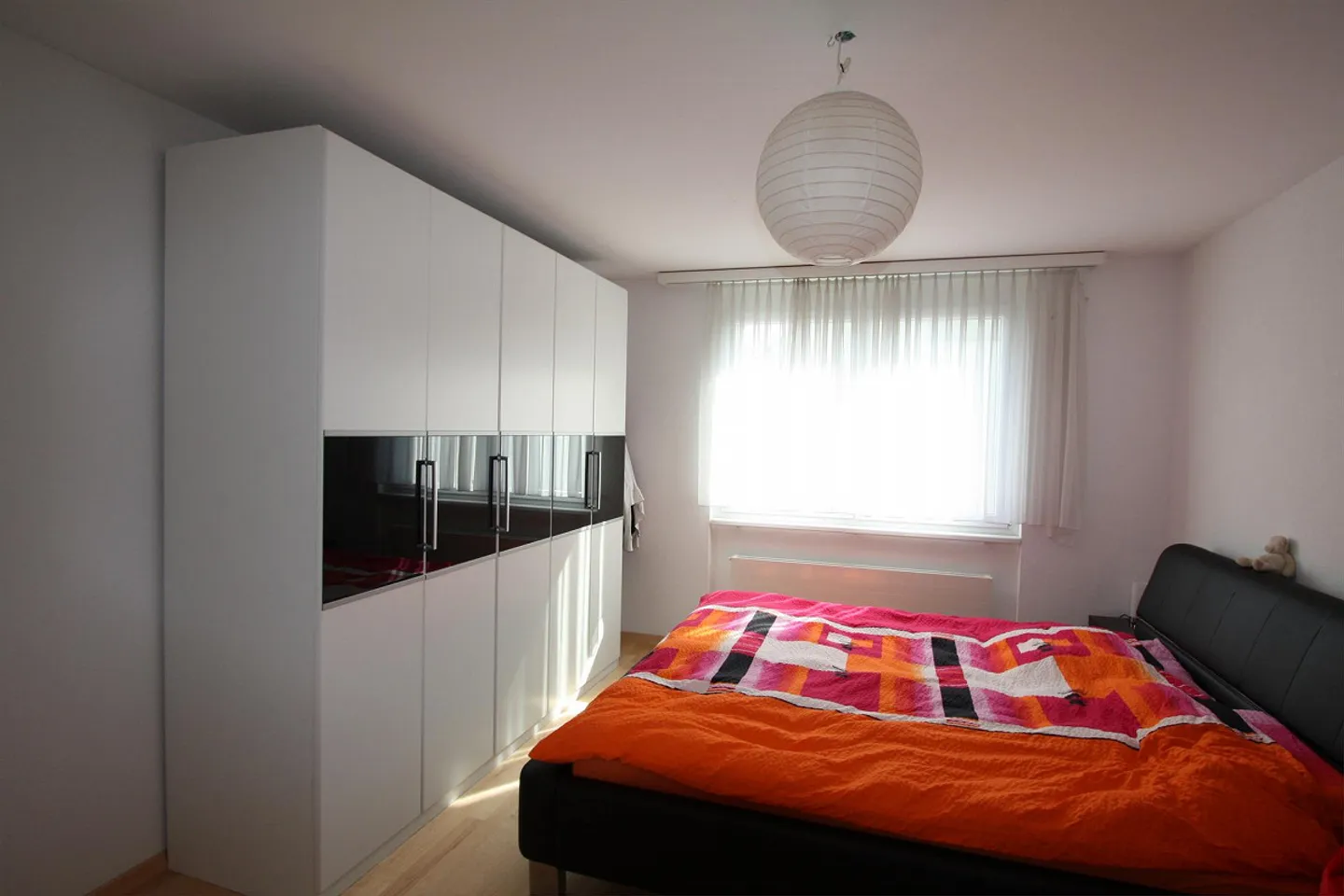 Appartamento soleggiato e grande di 4,5 stanze con due balconi in una zona tranquilla di case unifamiliari - Foto 7 di 7