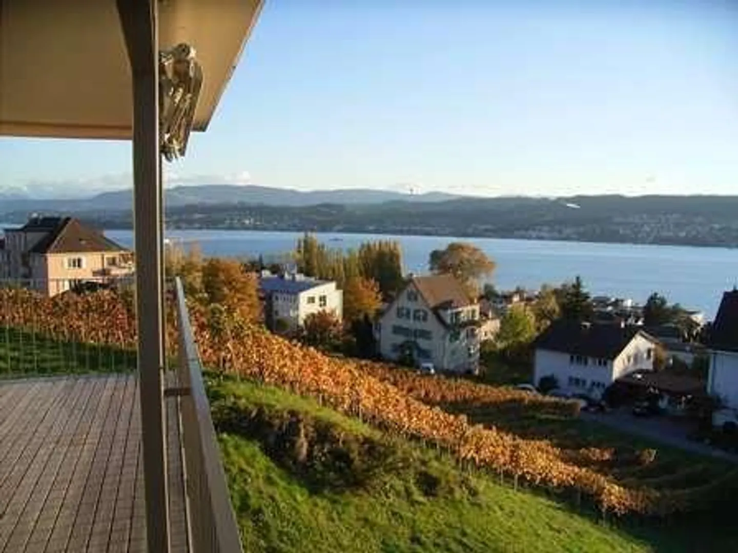 Wohnen mit Aussicht über den Zürichsee - Foto 1 di 3