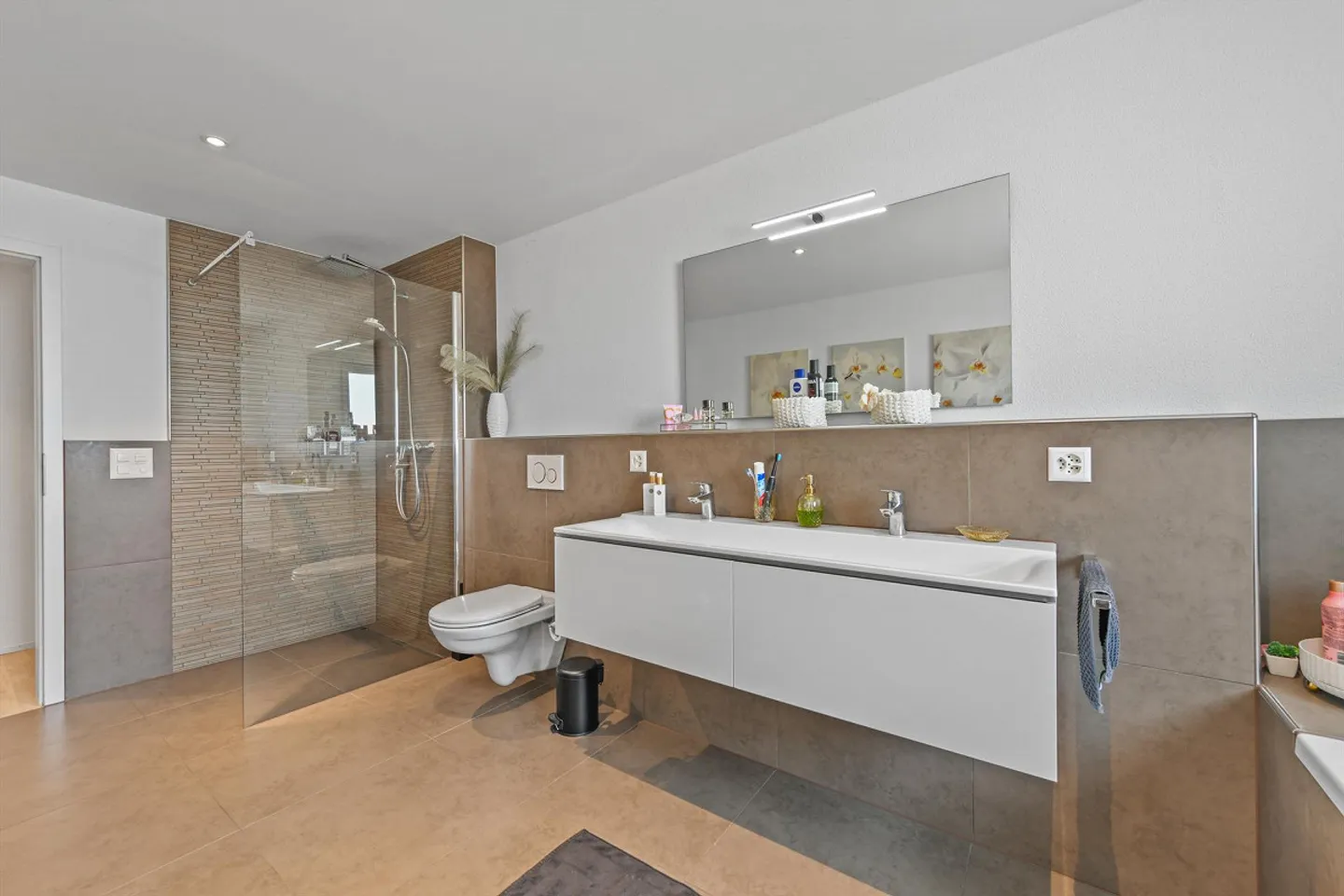 Helle 5.5-Zimmer-Wohlfühloase mit Süd-Balkon und grosszügiger Raumaufteilung - Foto 8 von 13