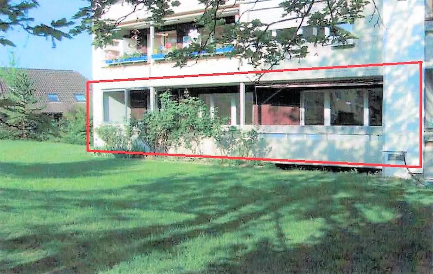 Very bright and beautiful 4½ room apartment on the raised ground floor in a sought-after residential area - Photo 1 of 10