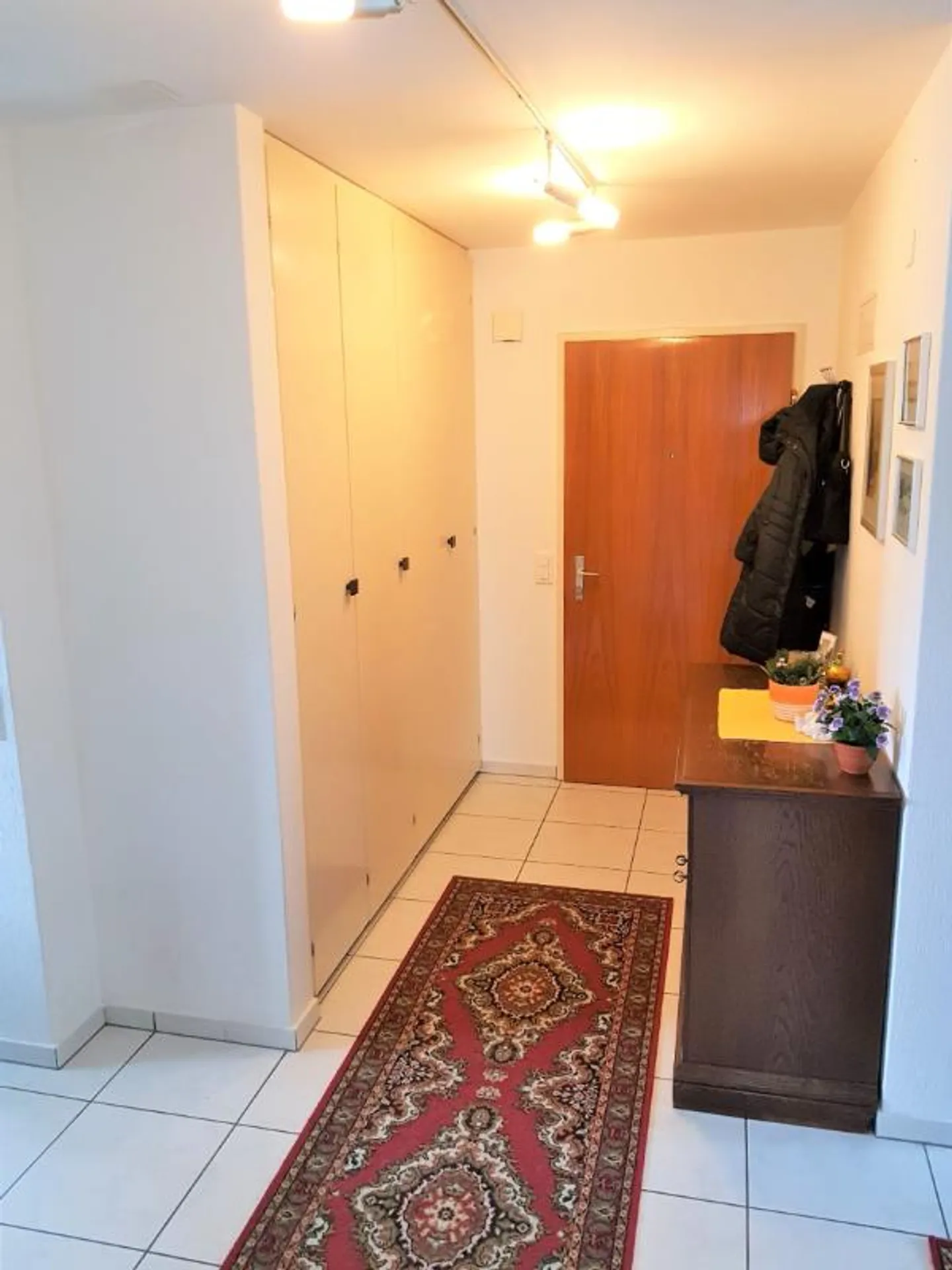 Very bright and beautiful 4½ room apartment on the raised ground floor in a sought-after residential area - Photo 2 of 10