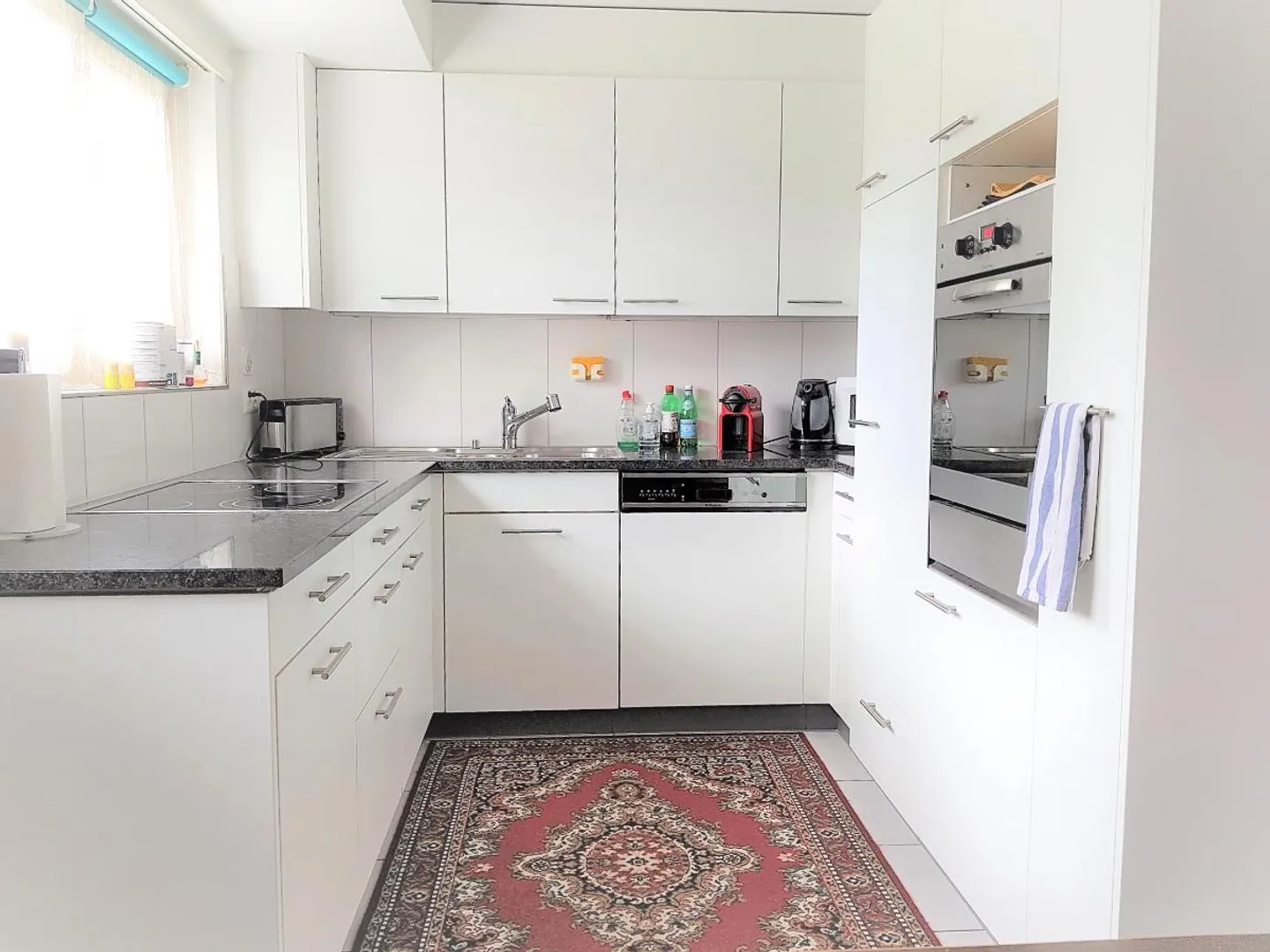 Very bright and beautiful 4½ room apartment on the raised ground floor in a sought-after residential area - Photo 3 of 10