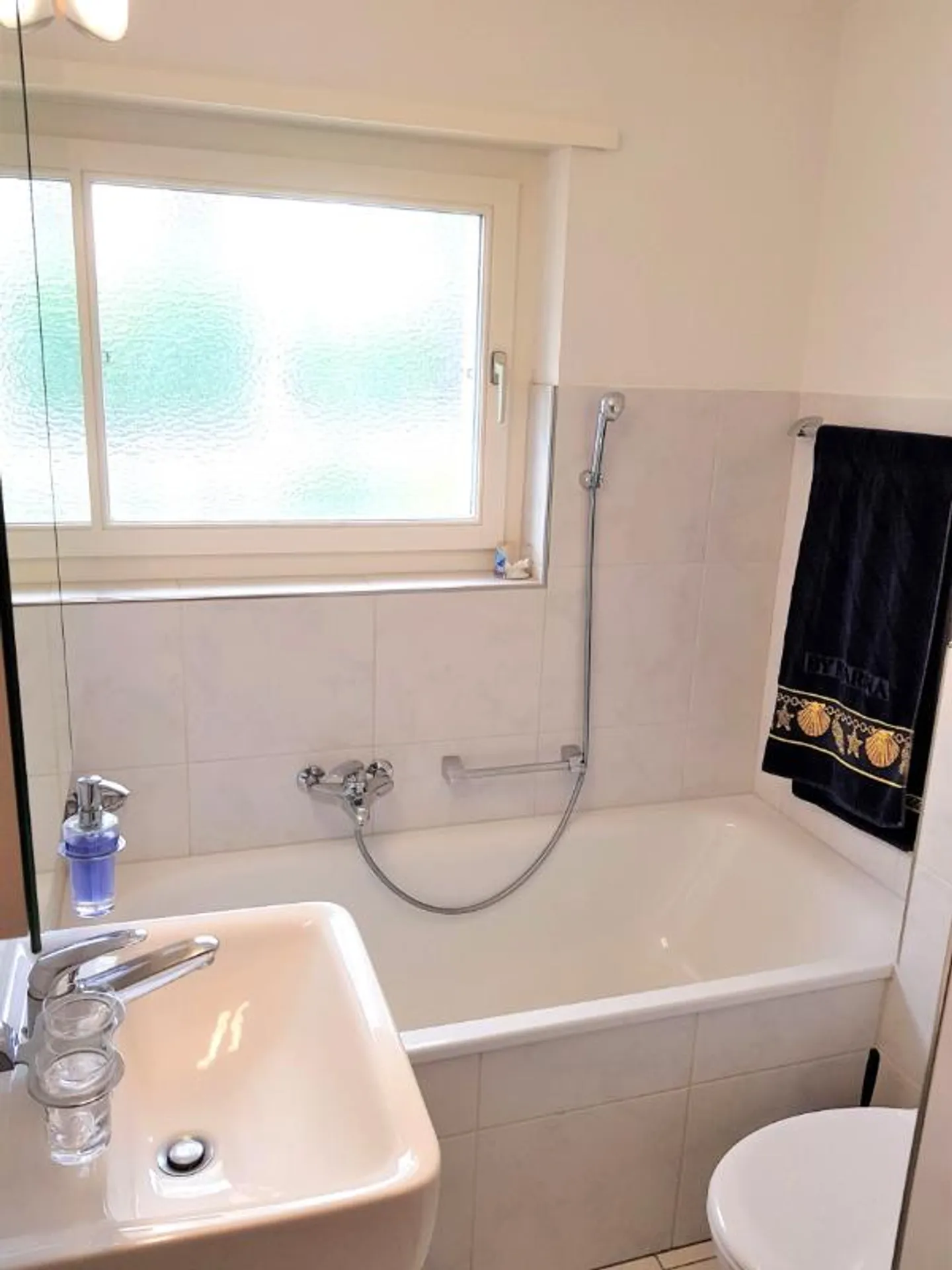 Very bright and beautiful 4½ room apartment on the raised ground floor in a sought-after residential area - Photo 7 of 10