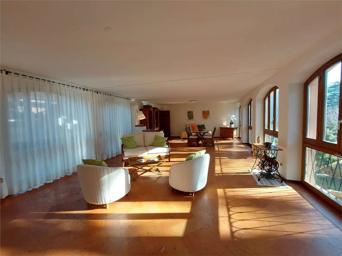 Penthouse for rent - Photo 2 of 15