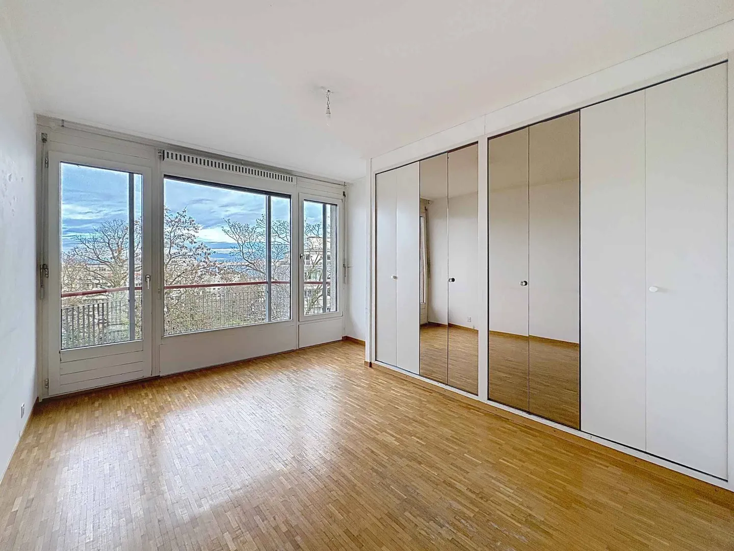 Apartment with 6 rooms, balconies and loggia - Photo 6 of 11