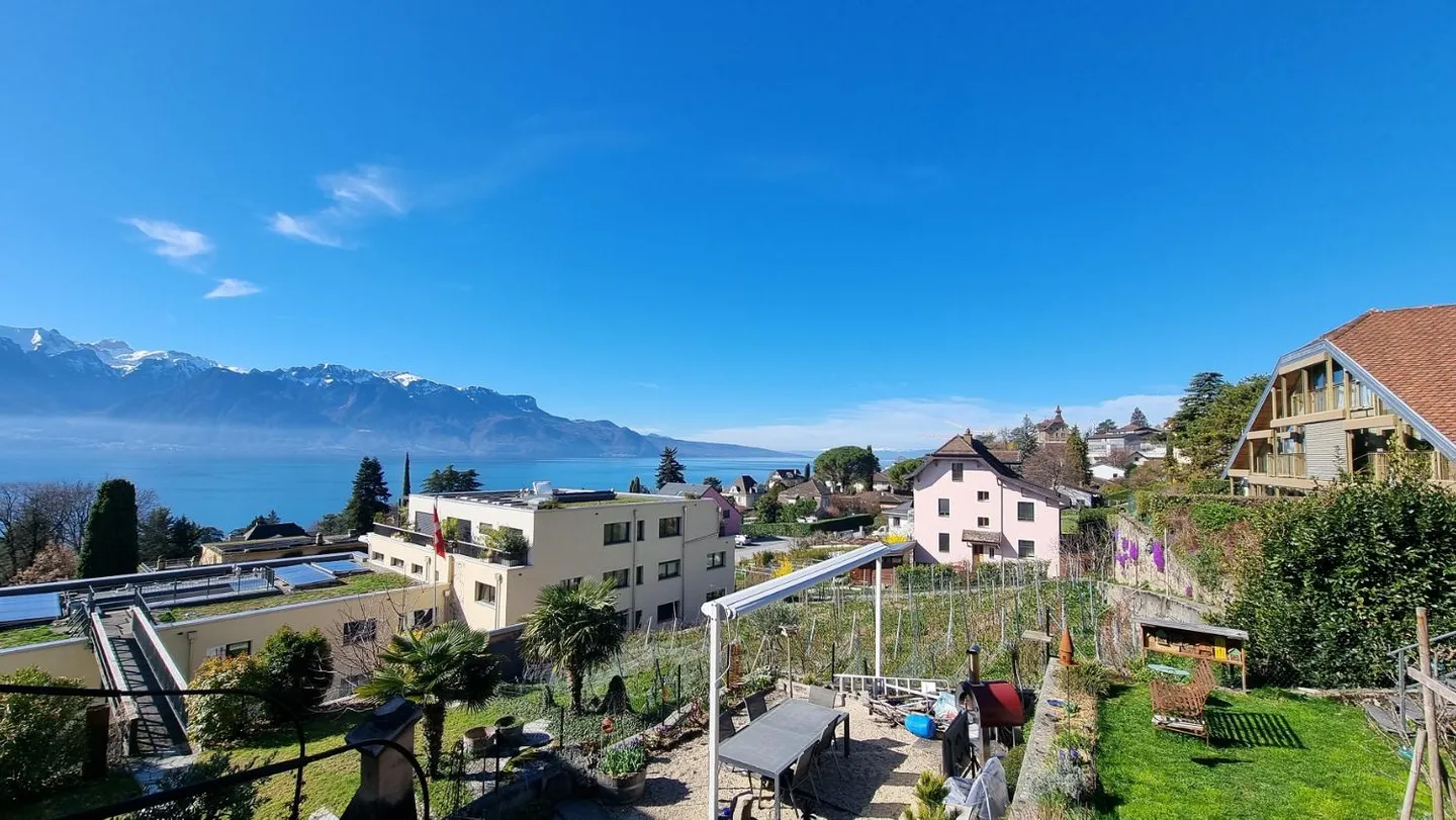 Maison de Village avec Vue sur le Lac - Photo 2 sur 15