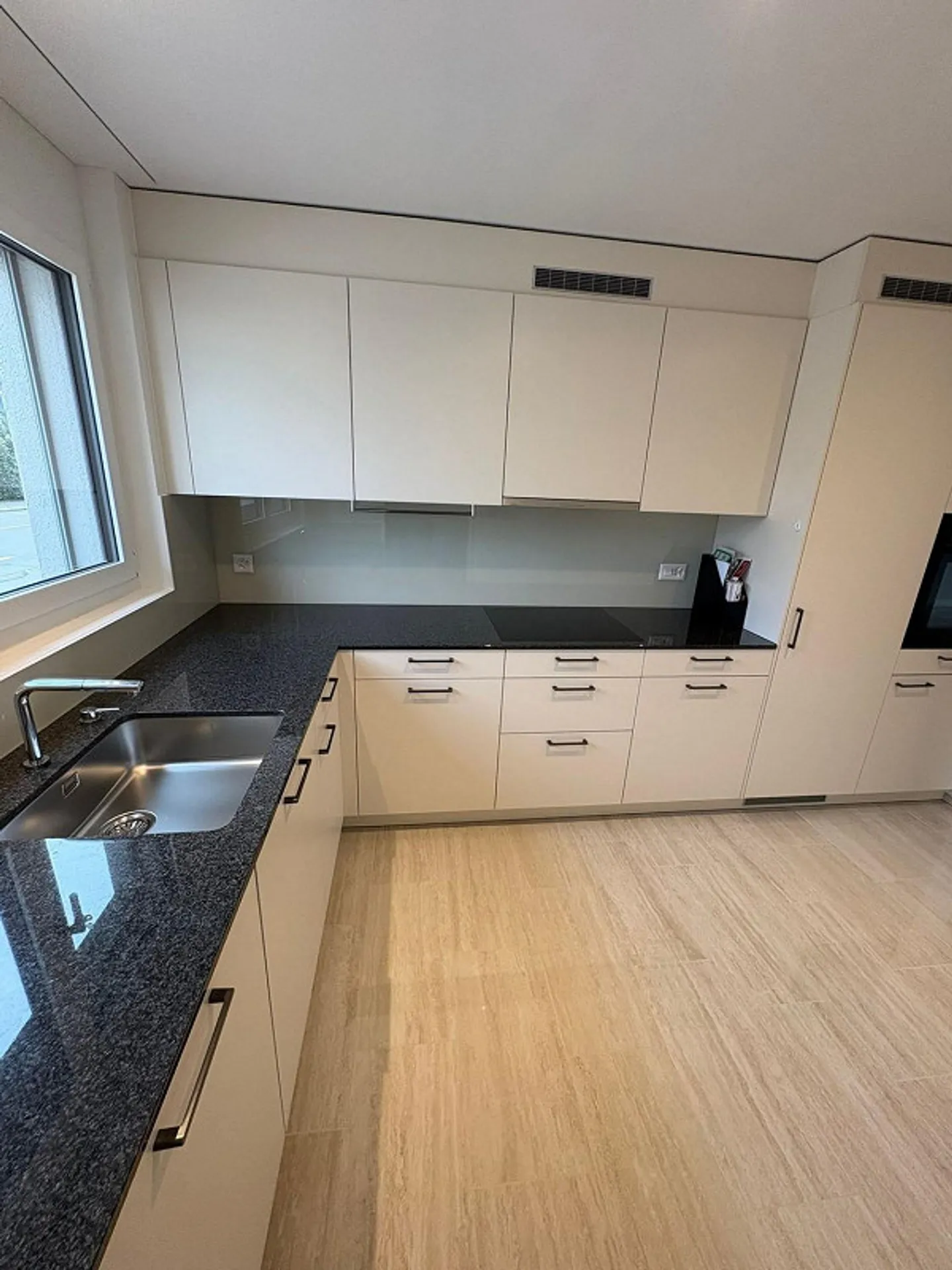 Votre nouveau chez-vous avec oasis de jardin moderne, ensoleillé et au cœur de Dübendorf. - Photo 5 sur 13