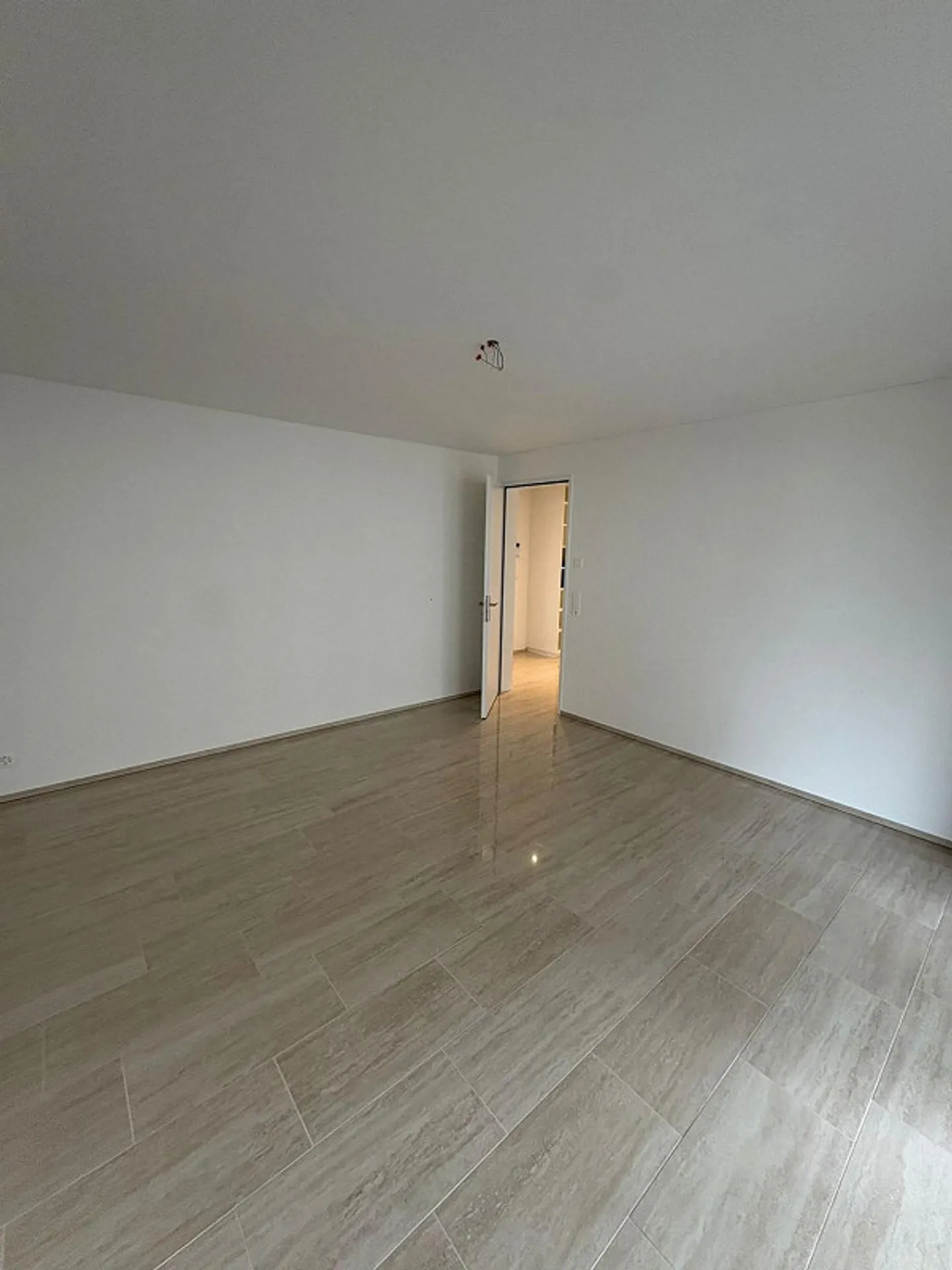 Votre nouveau chez-vous avec oasis de jardin moderne, ensoleillé et au cœur de Dübendorf. - Photo 12 sur 13