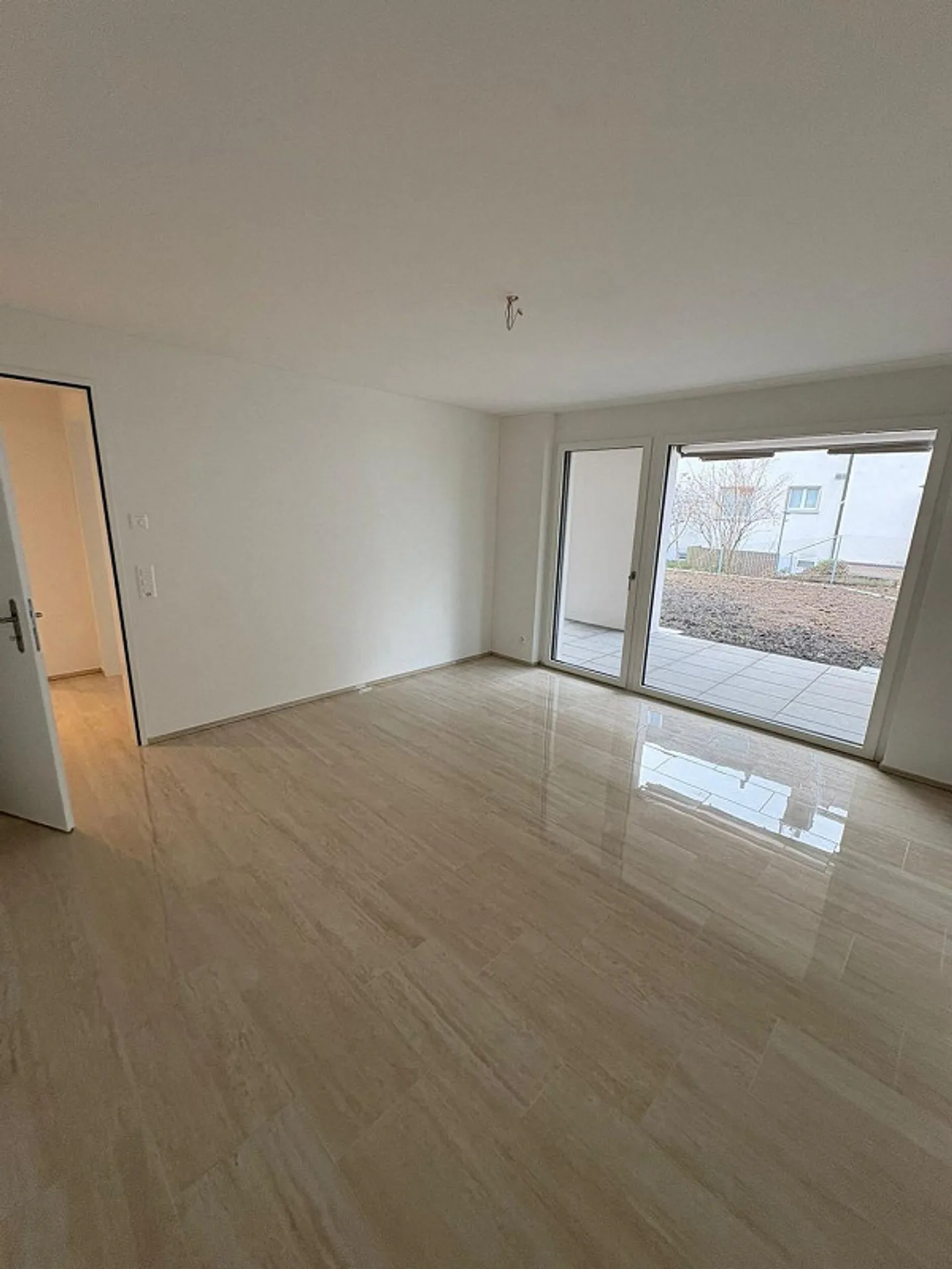 Votre nouveau chez-vous avec oasis de jardin moderne, ensoleillé et au cœur de Dübendorf. - Photo 10 sur 13