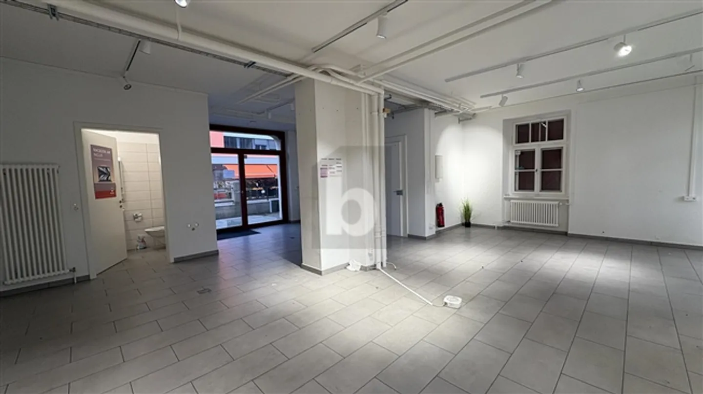 IN THE CITY CENTER - Photo 4 of 6