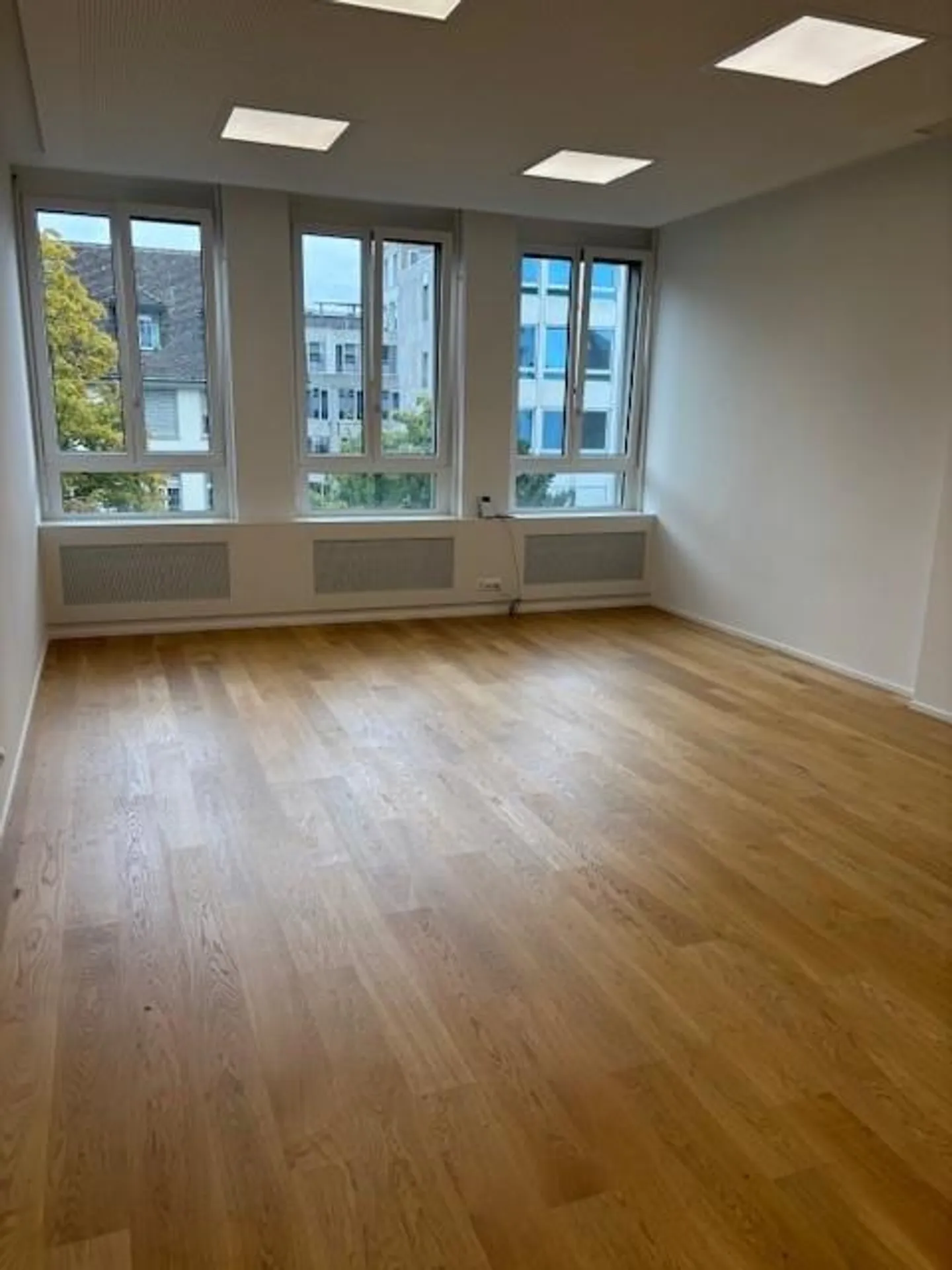 Ufficio singolo in un edificio commerciale rappresentativo nel Distretto 1 - Foto 4 di 7