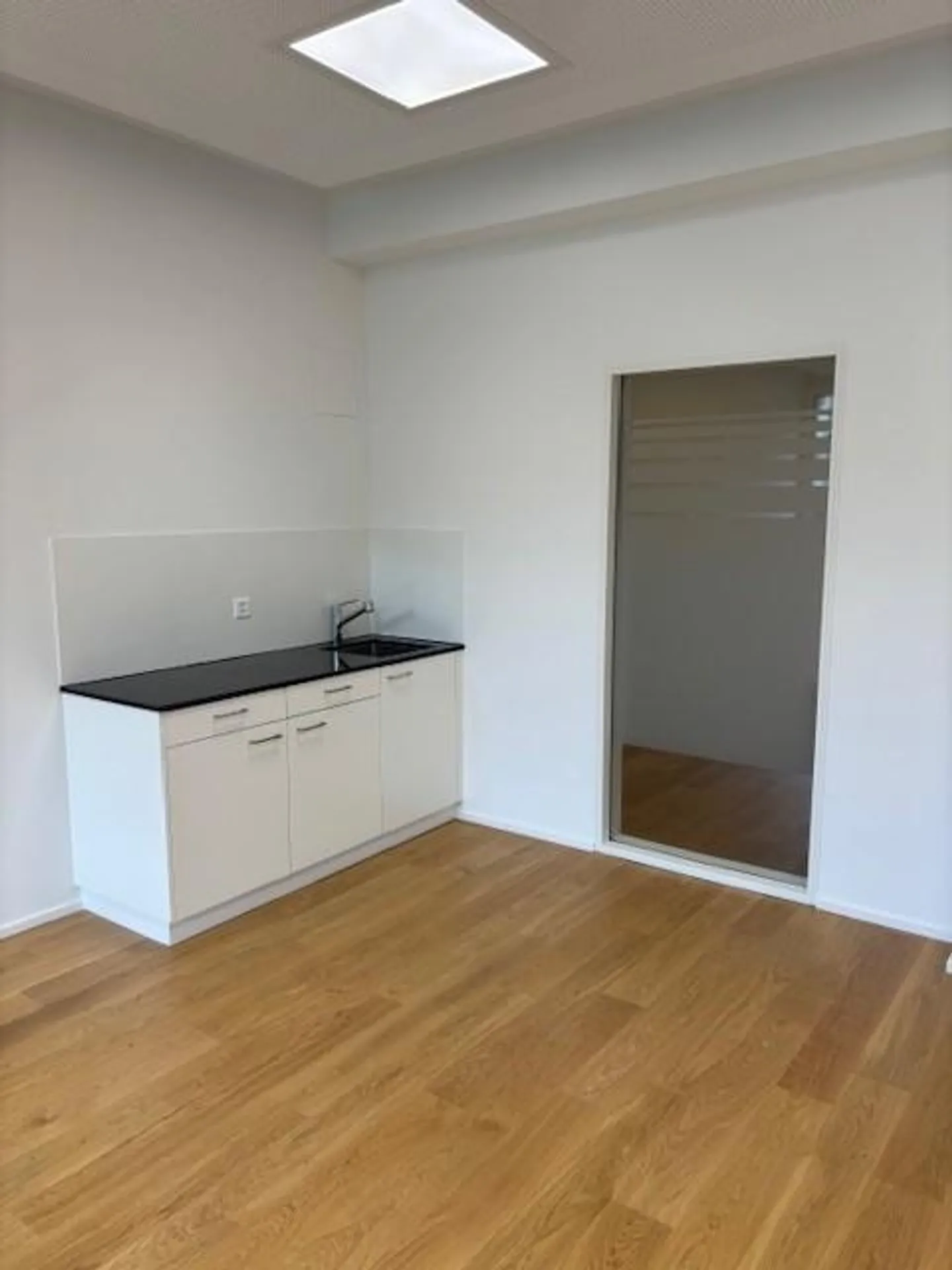 Ufficio singolo in un edificio commerciale rappresentativo nel Distretto 1 - Foto 5 di 7