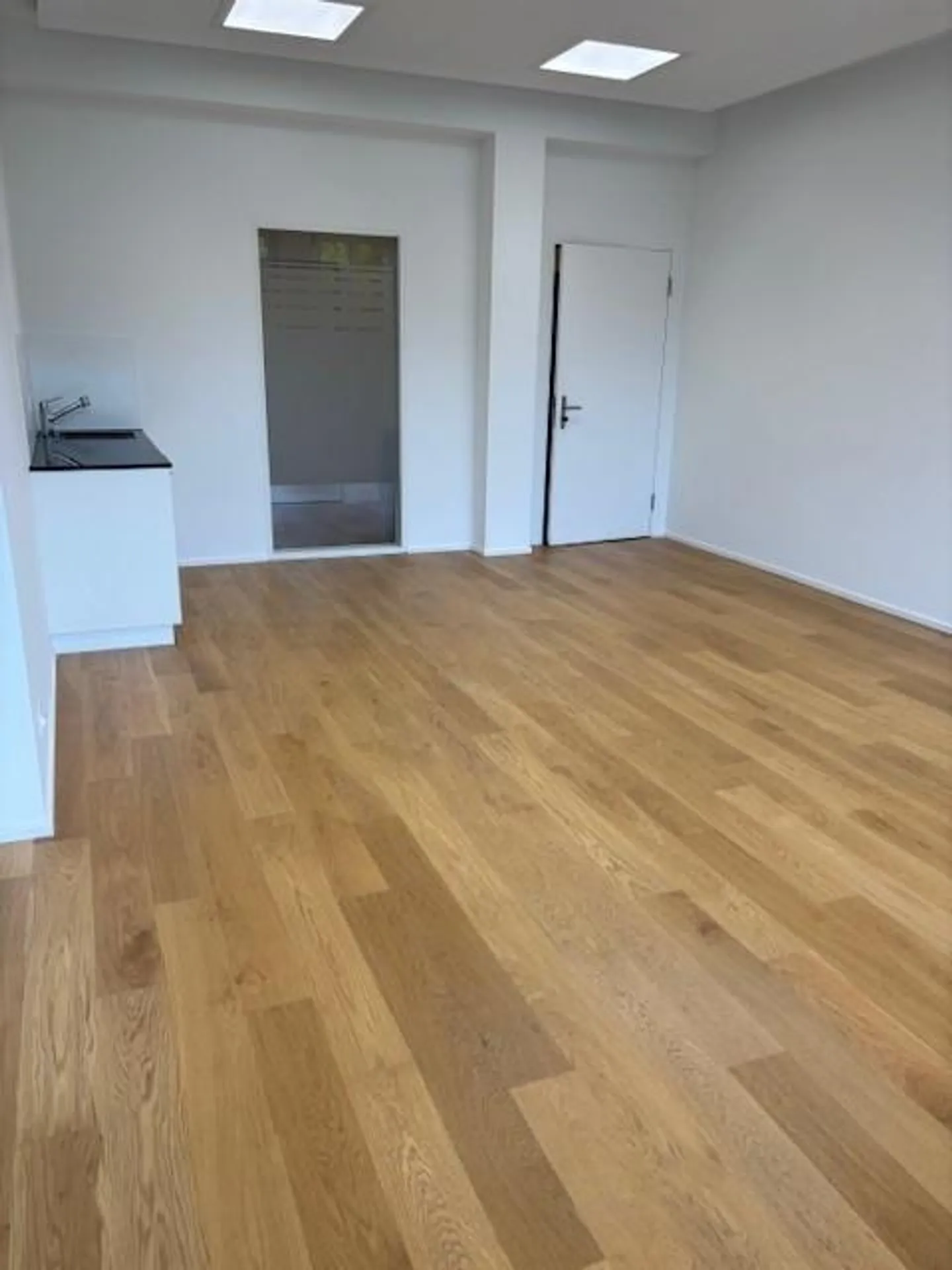 Ufficio singolo in un edificio commerciale rappresentativo nel Distretto 1 - Foto 6 di 7