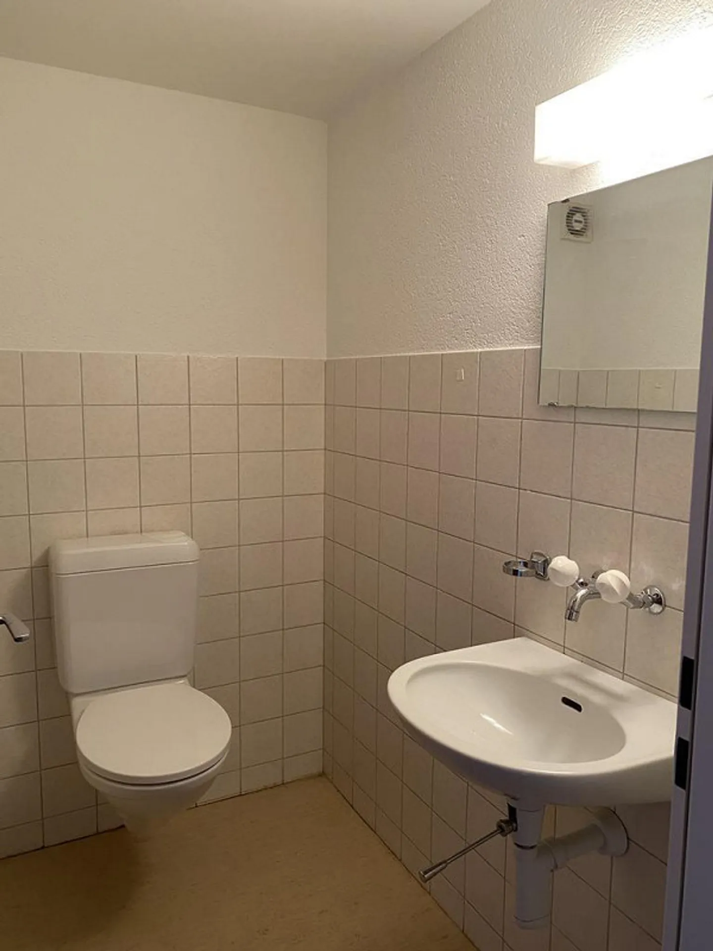 Spacious Studio in the Center of Therwil - Photo 3 of 5