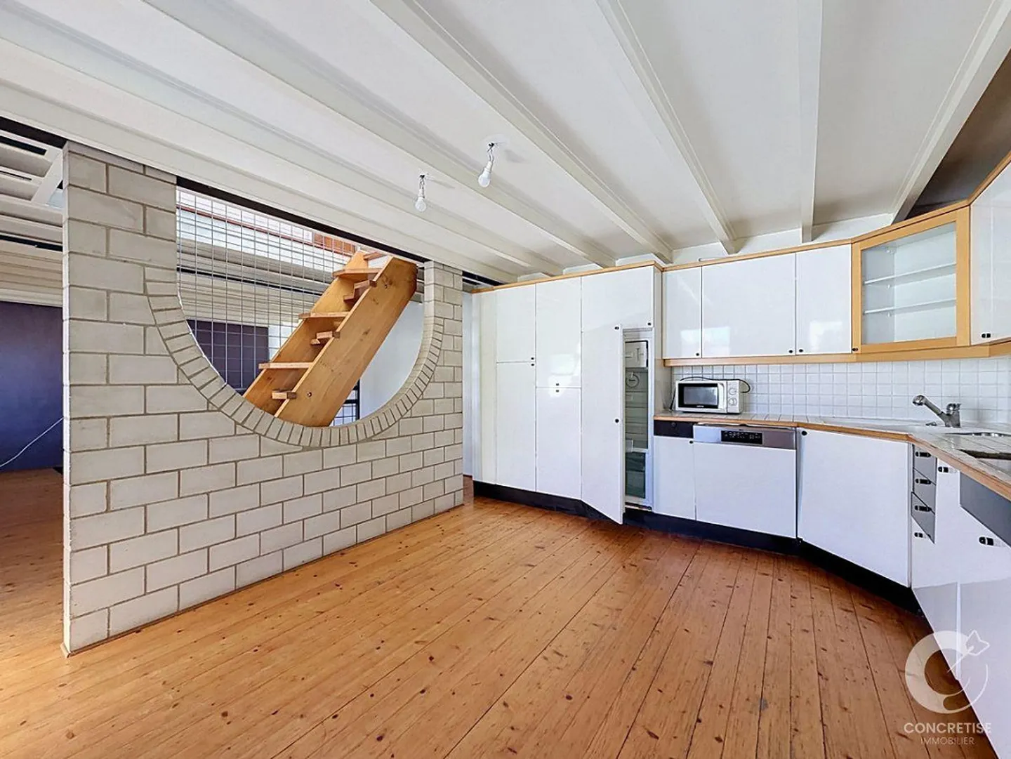 Casa affascinante con grande potenziale - Foto 2 di 10