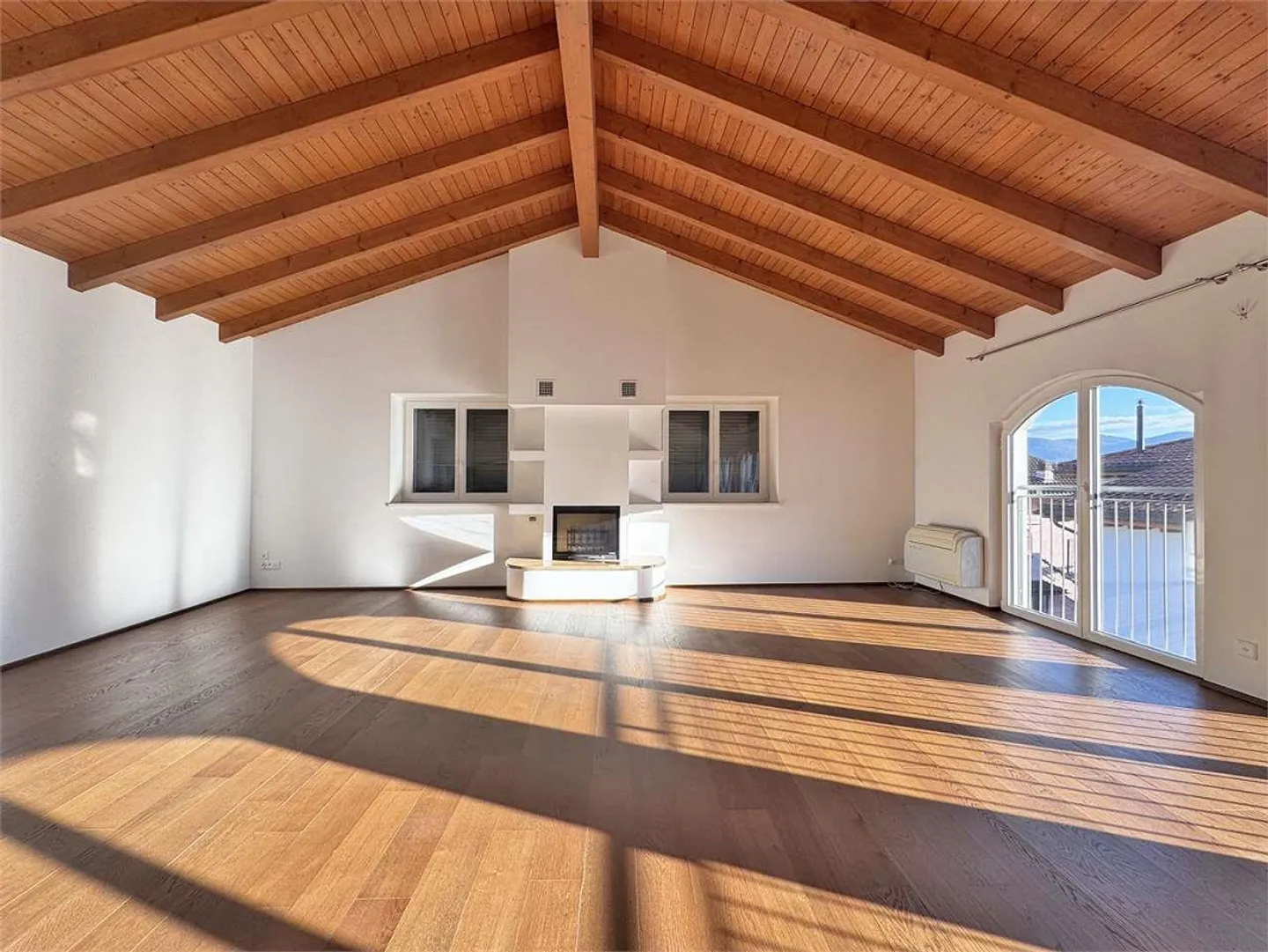 Pura - Bright duplex apartment with 5.5 rooms and attic - Photo 1 of 11