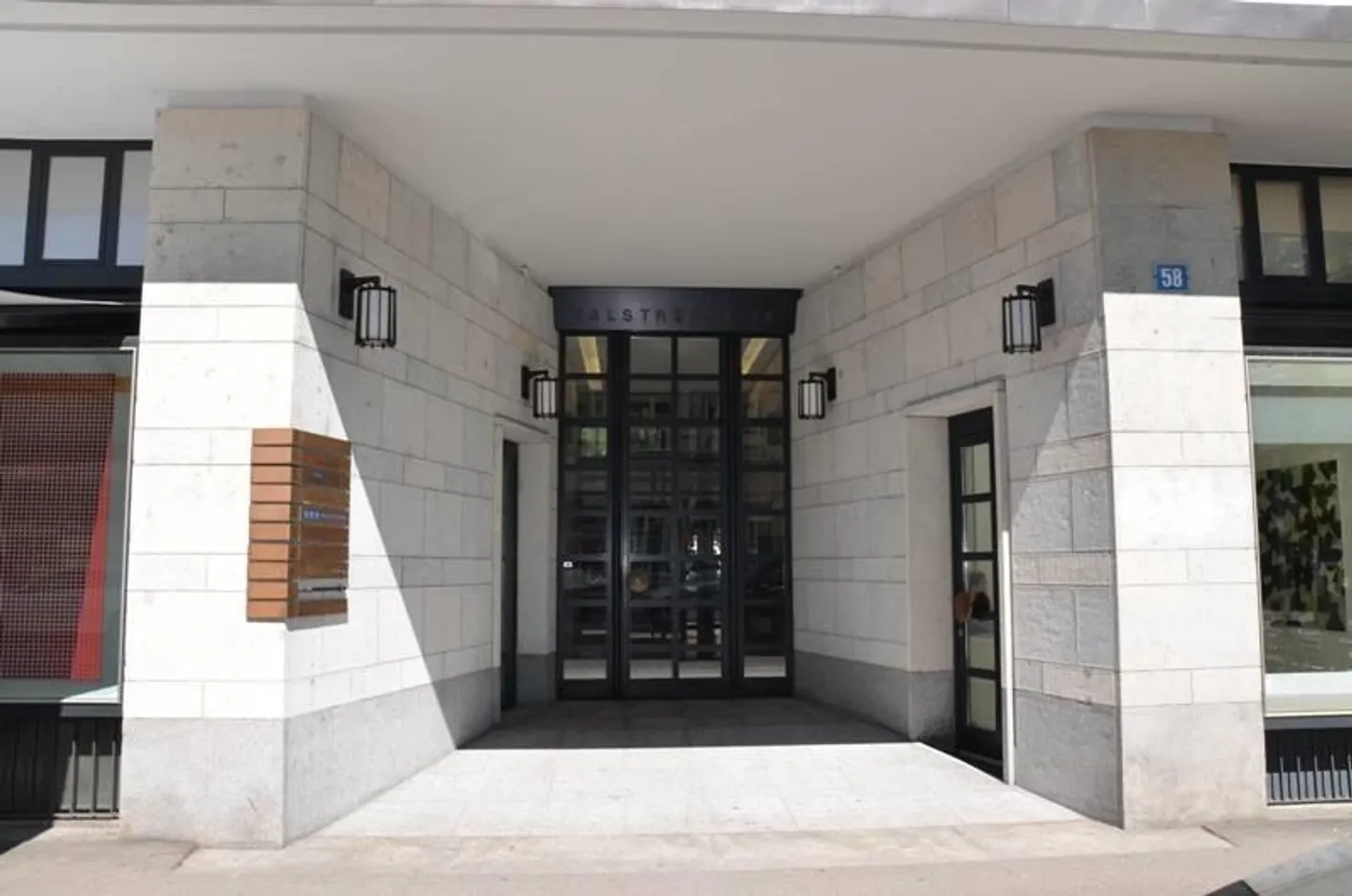 Ufficio singolo in un edificio commerciale rappresentativo nel Distretto 1 - Foto 2 di 7