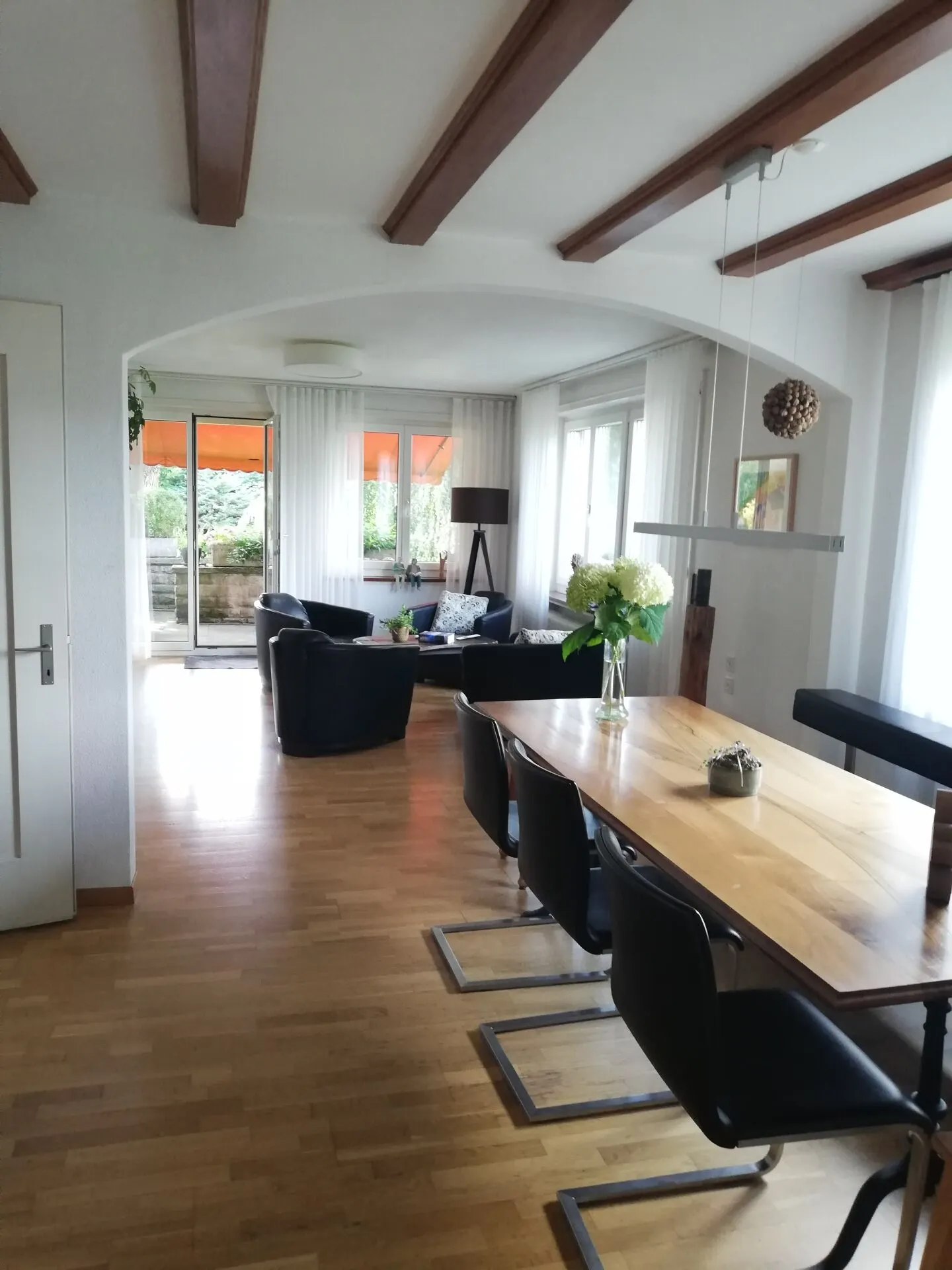 Elegante casa unifamiliare con grande giardino - Foto 6 di 21